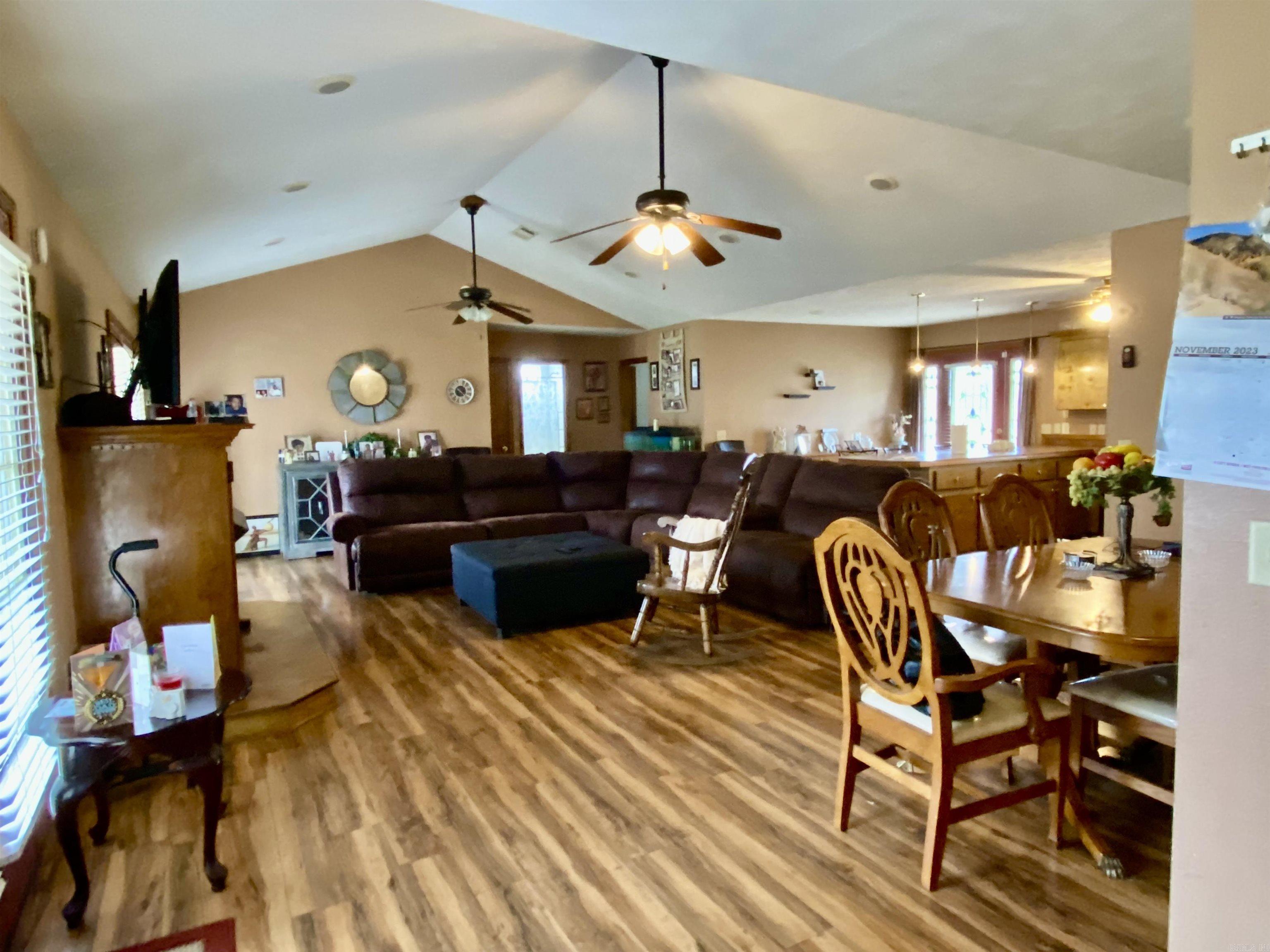 COUNTRY ESTATES - Residential