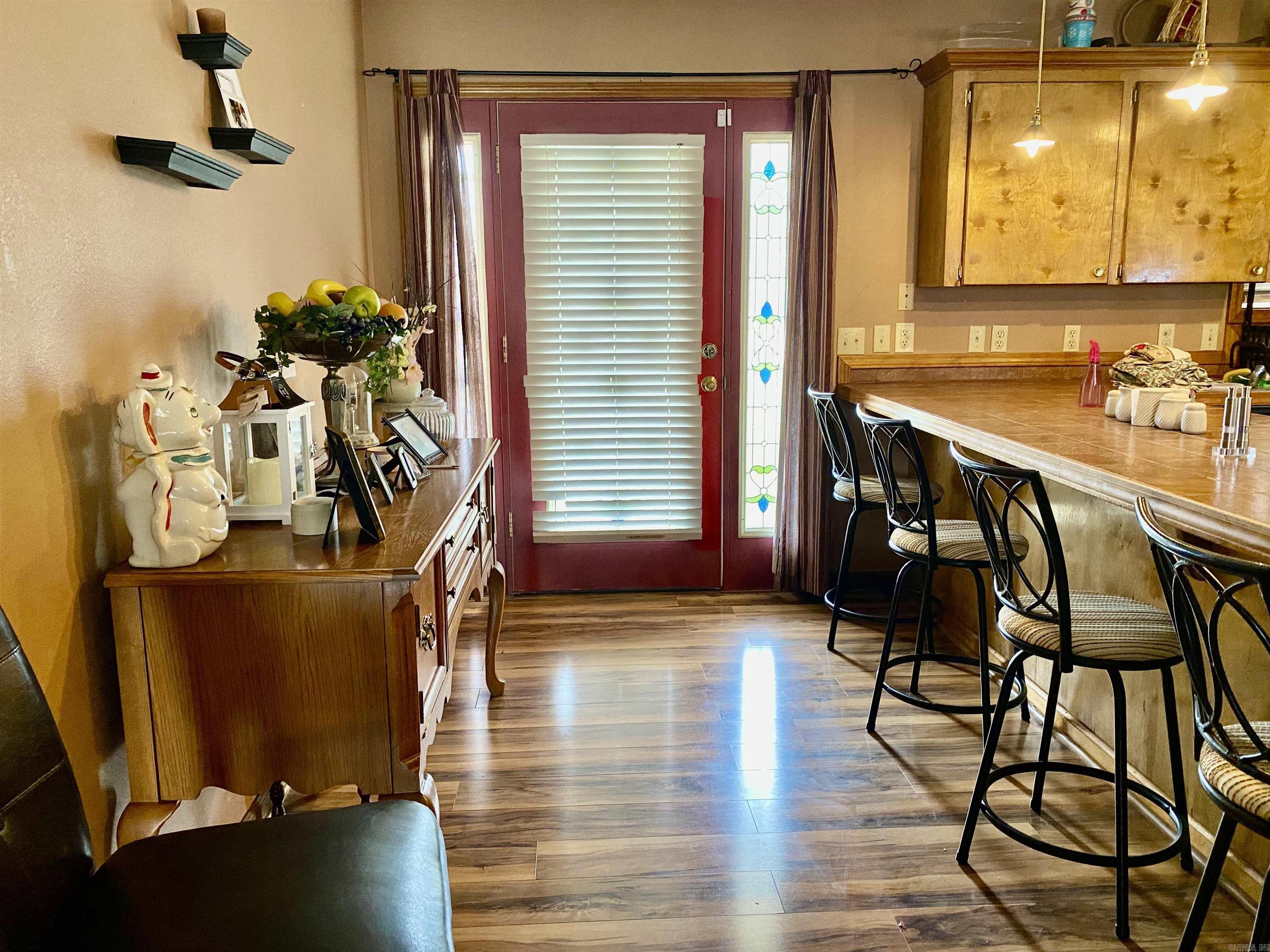 COUNTRY ESTATES - Residential