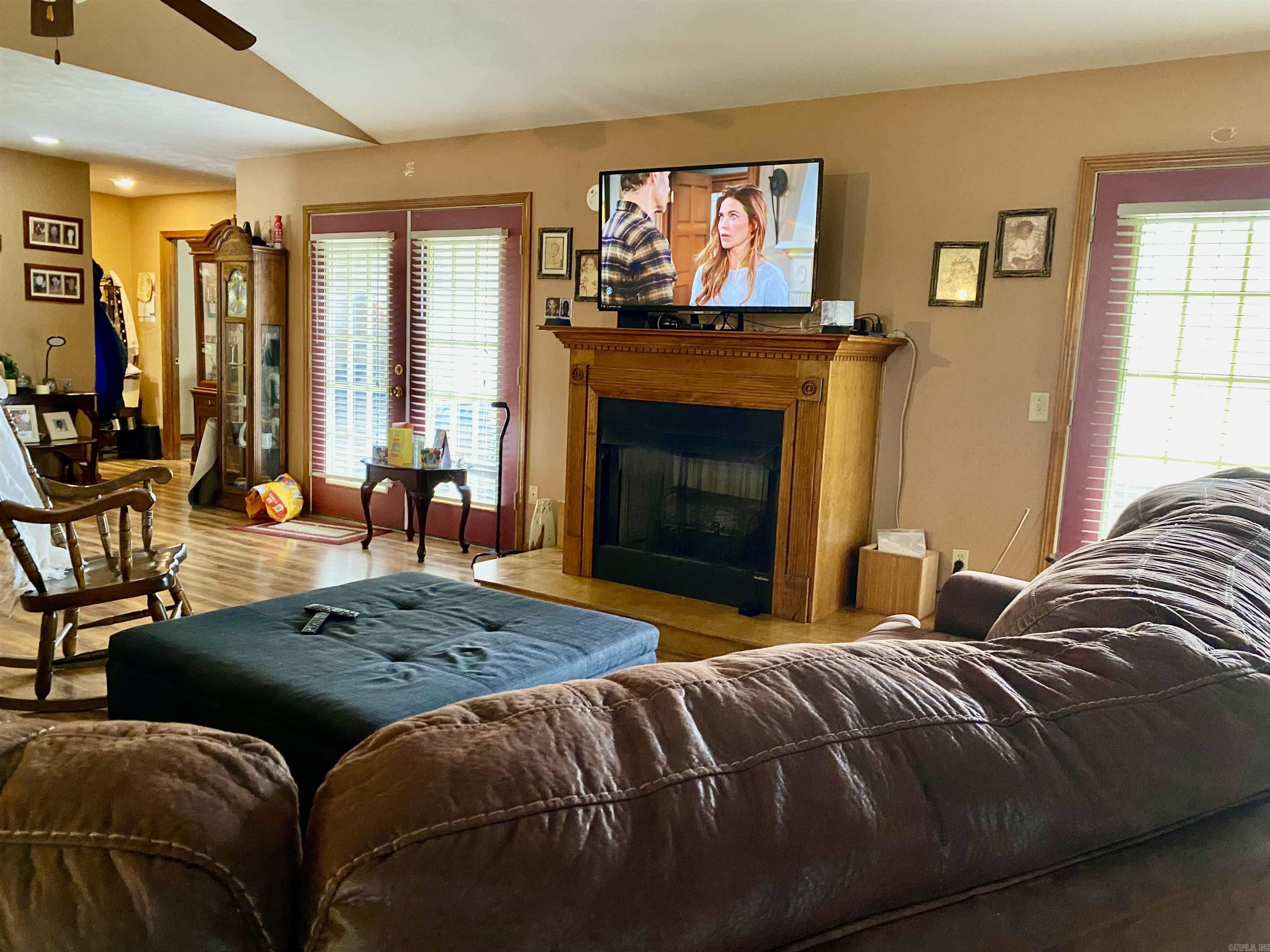 COUNTRY ESTATES - Residential