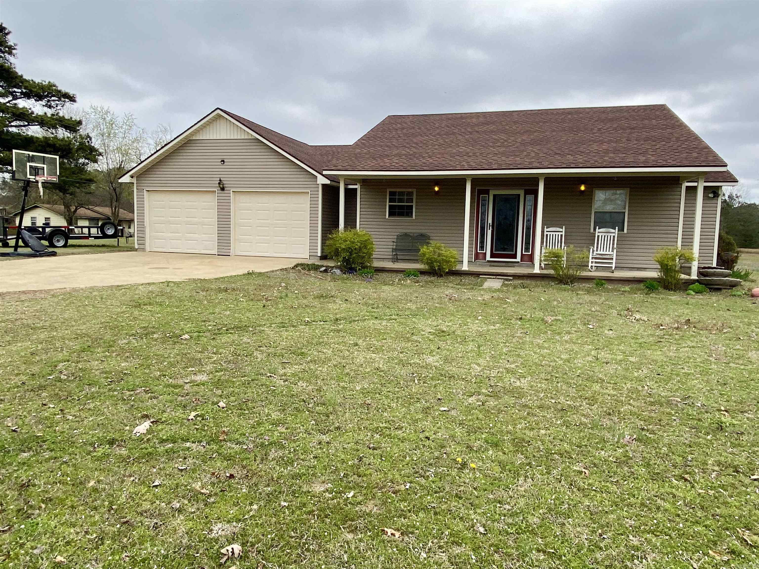 COUNTRY ESTATES - Residential