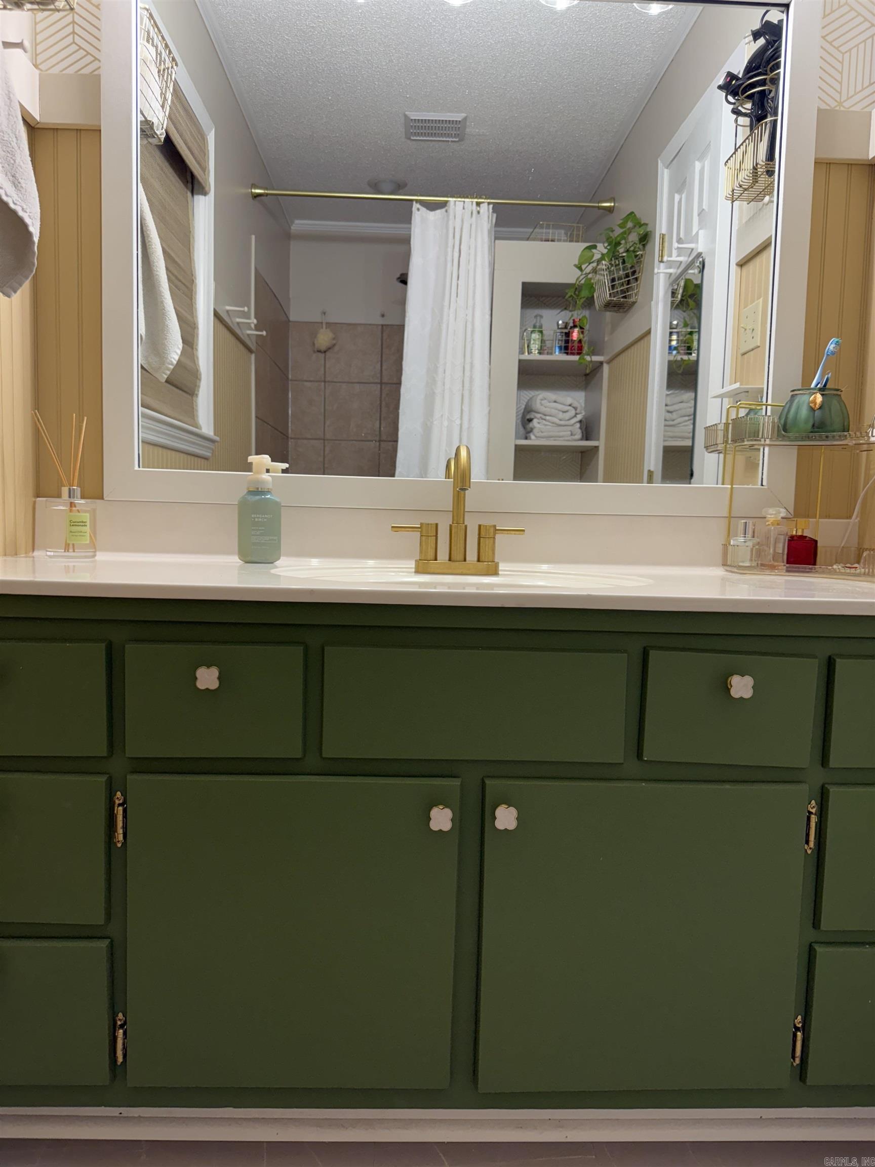 OAK HILLS ESTATES - Residential