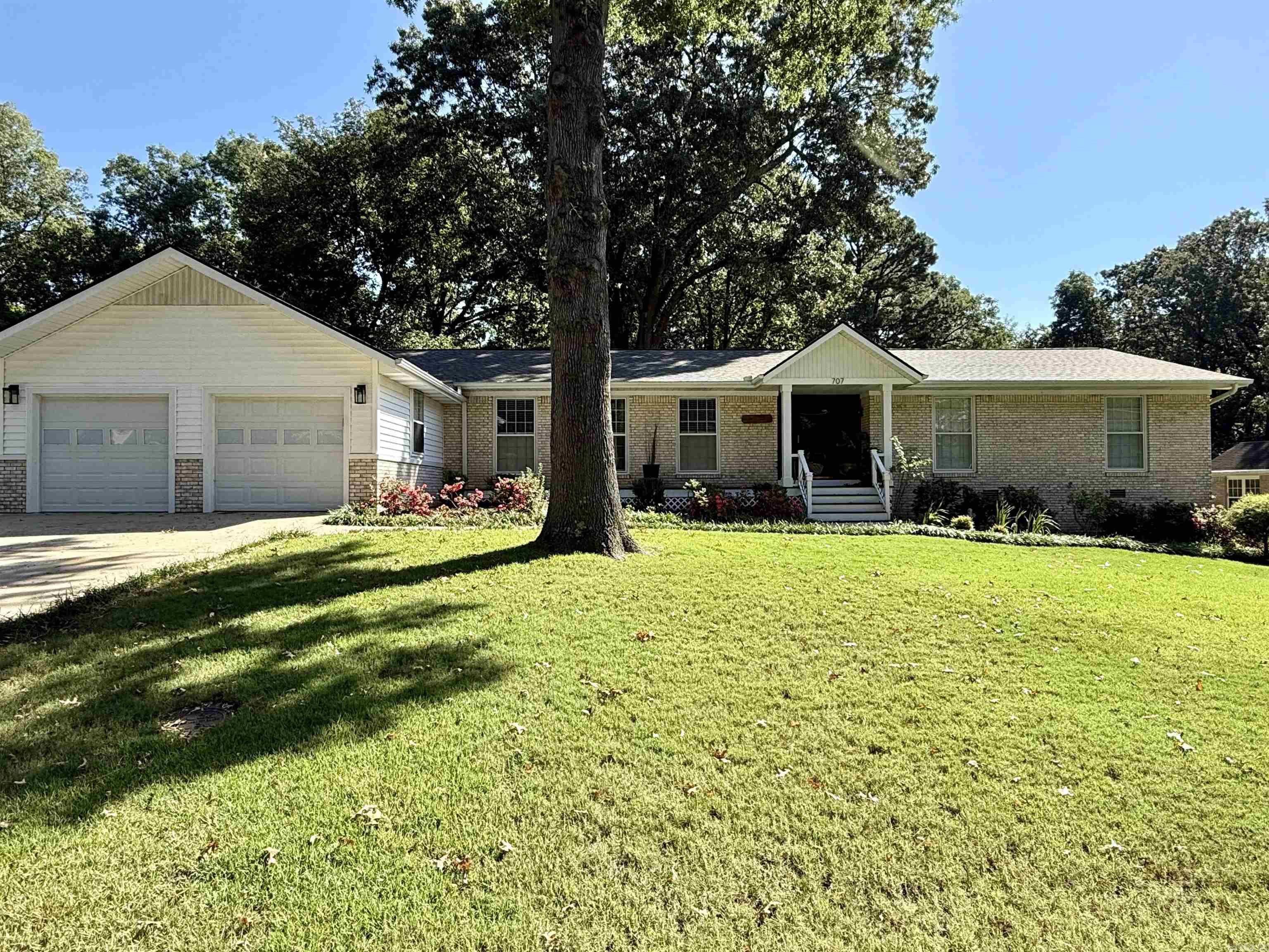 OAK HILLS ESTATES - Residential