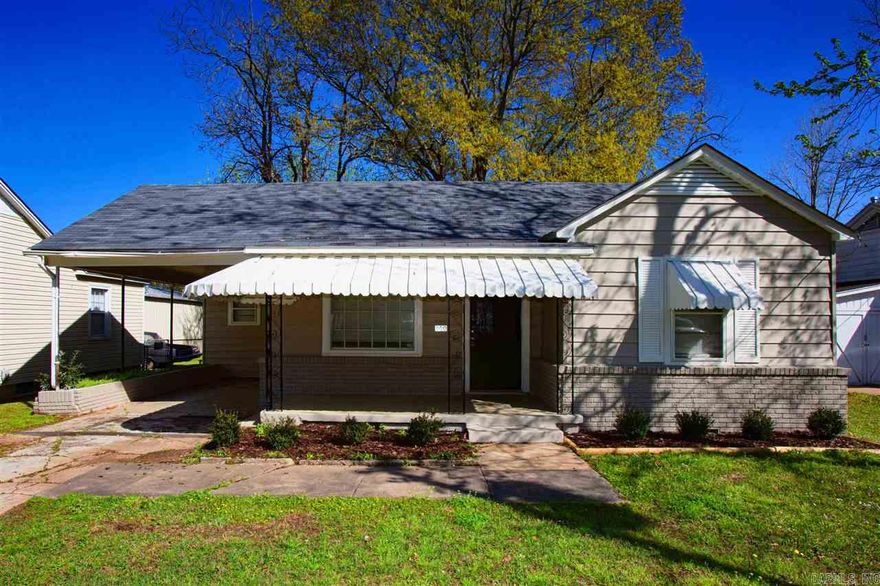 Newly renovated 2BR/2BA home in NLR. Eat-in-kitchen with new granite counters and an open floor plan. Covered front porch with great curb appeal.   Come check it out today!  Our leases are for 18 months and income has to be three times the amount of rent unless you have a housing voucher.