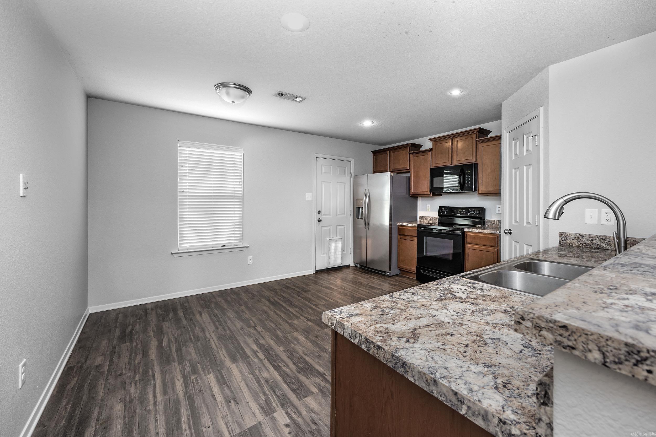 EMERALD MOUNTAIN - Residential