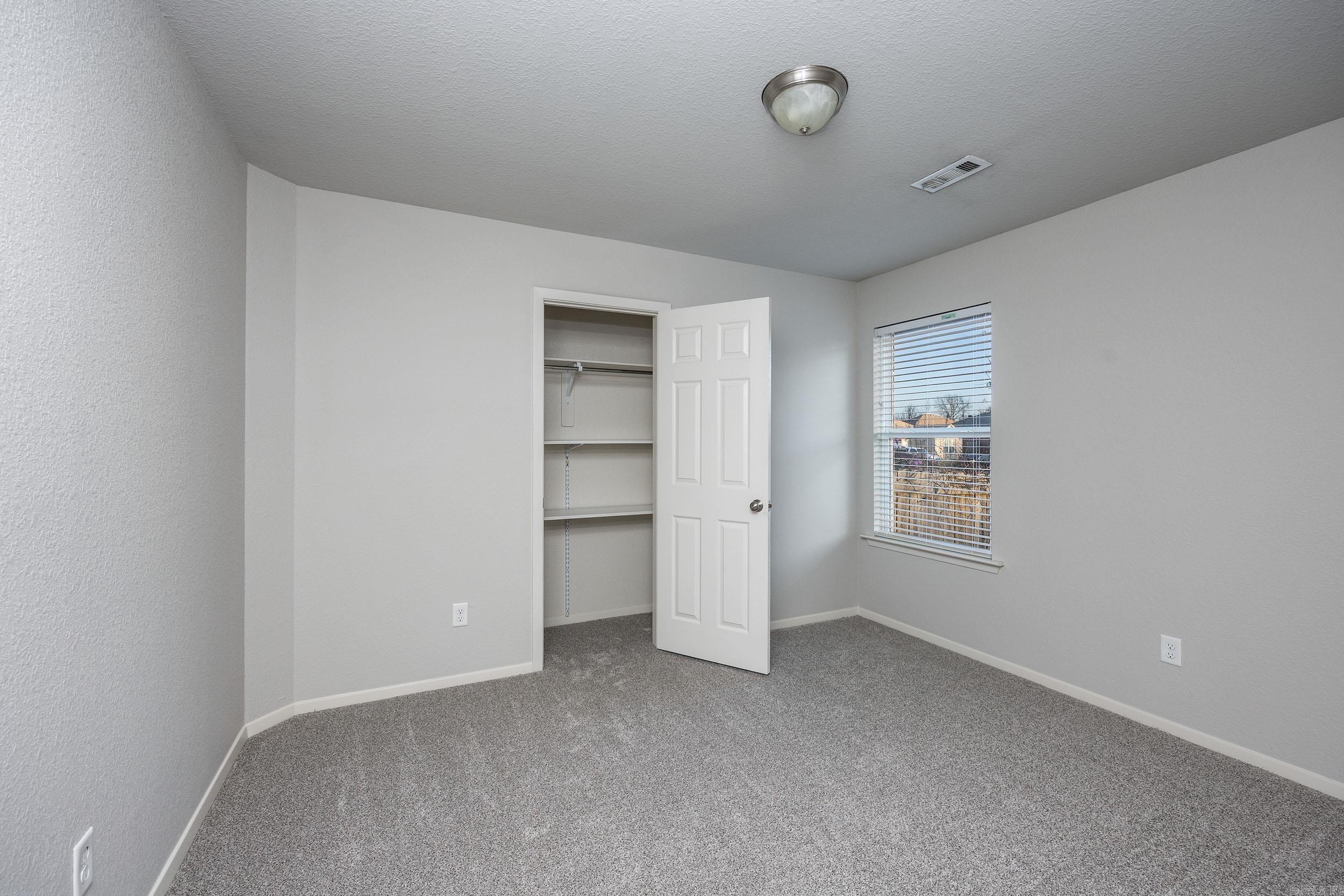 EMERALD MOUNTAIN - Residential