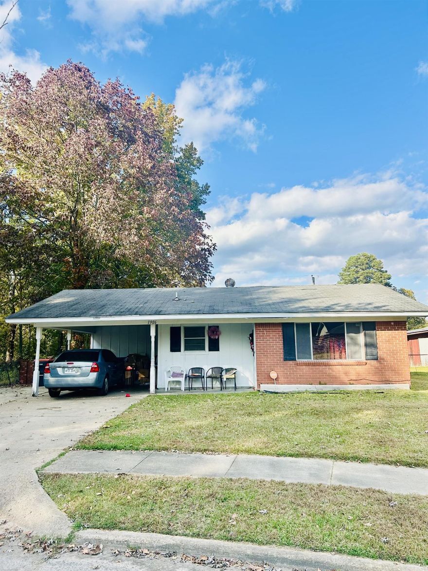 Great investment opportunity.  Home has a tenant. 24-hour notice required.  Well maintained 3-bedroom, 1 bath home in a quiet cul-de-sac.  Property is being sold "as is"