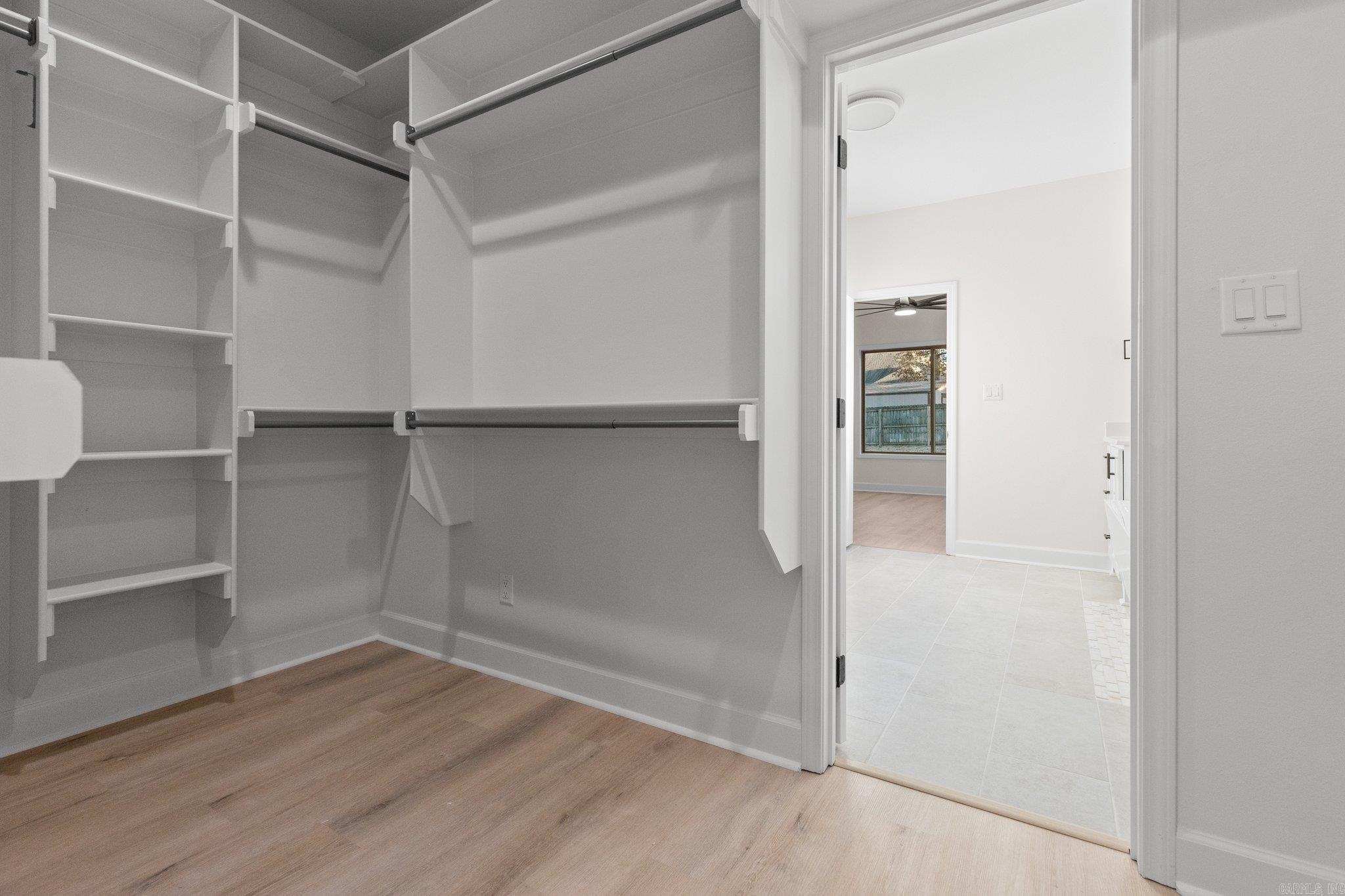 SIENNA LAKE - Residential