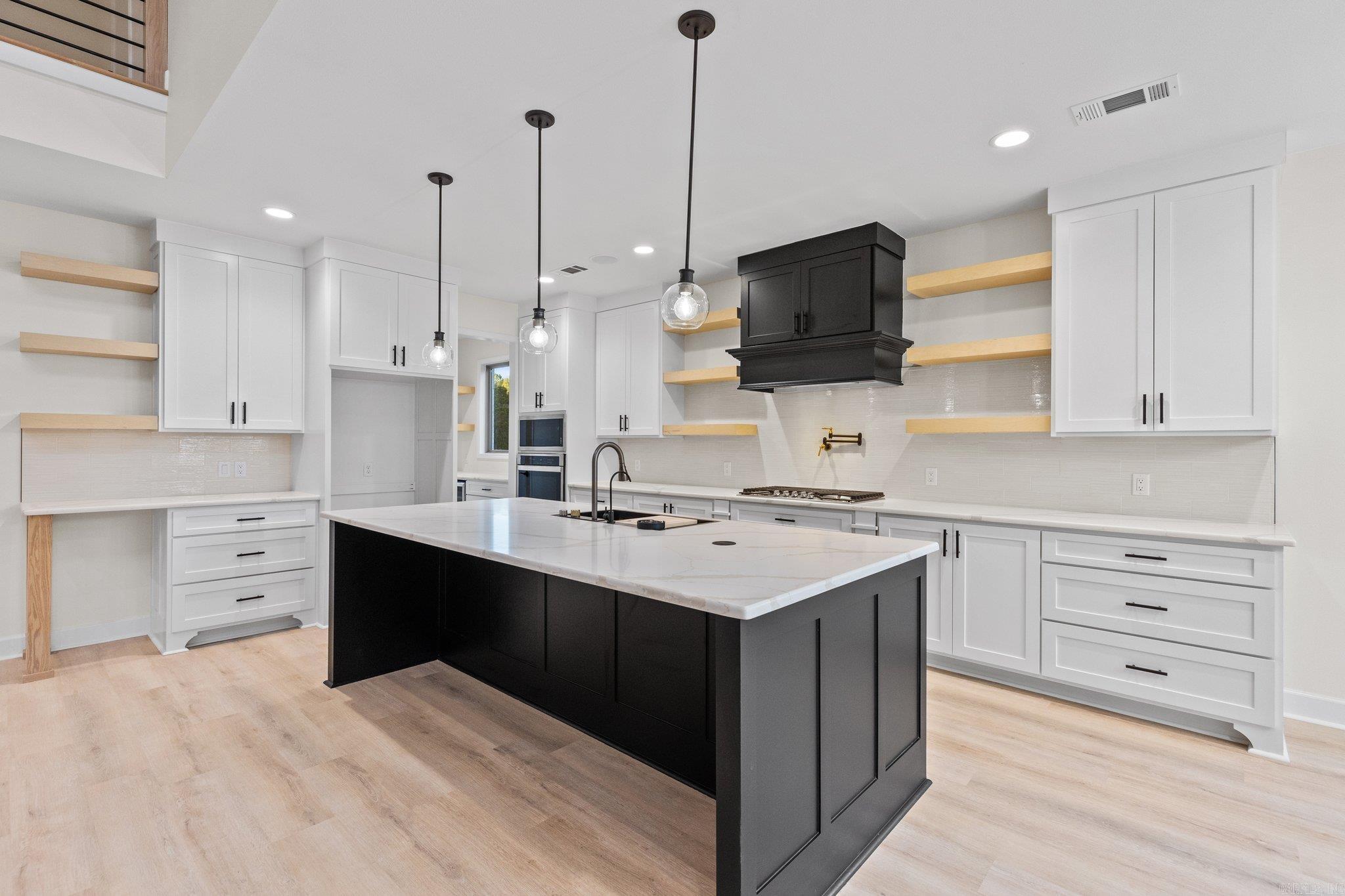 SIENNA LAKE - Residential