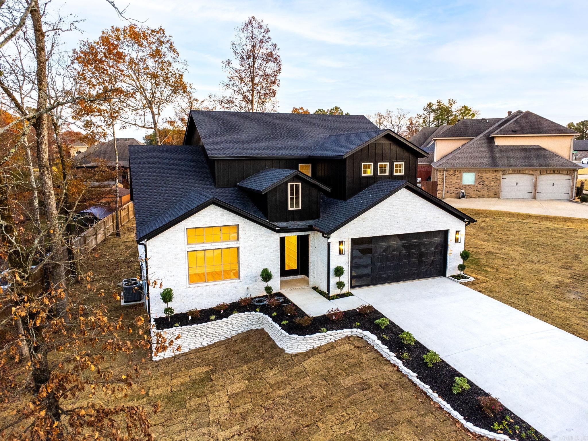 SIENNA LAKE - Residential