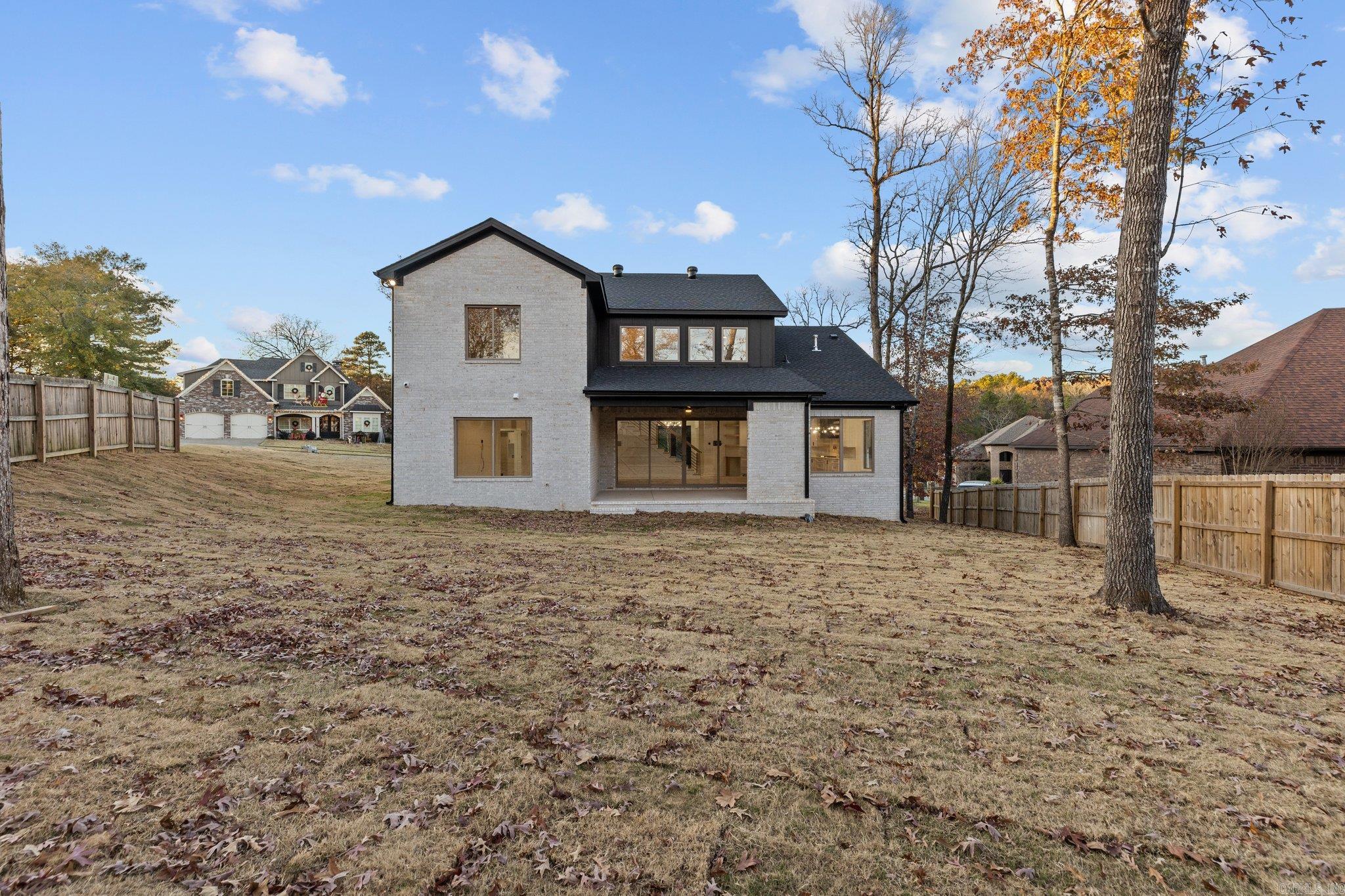 SIENNA LAKE - Residential