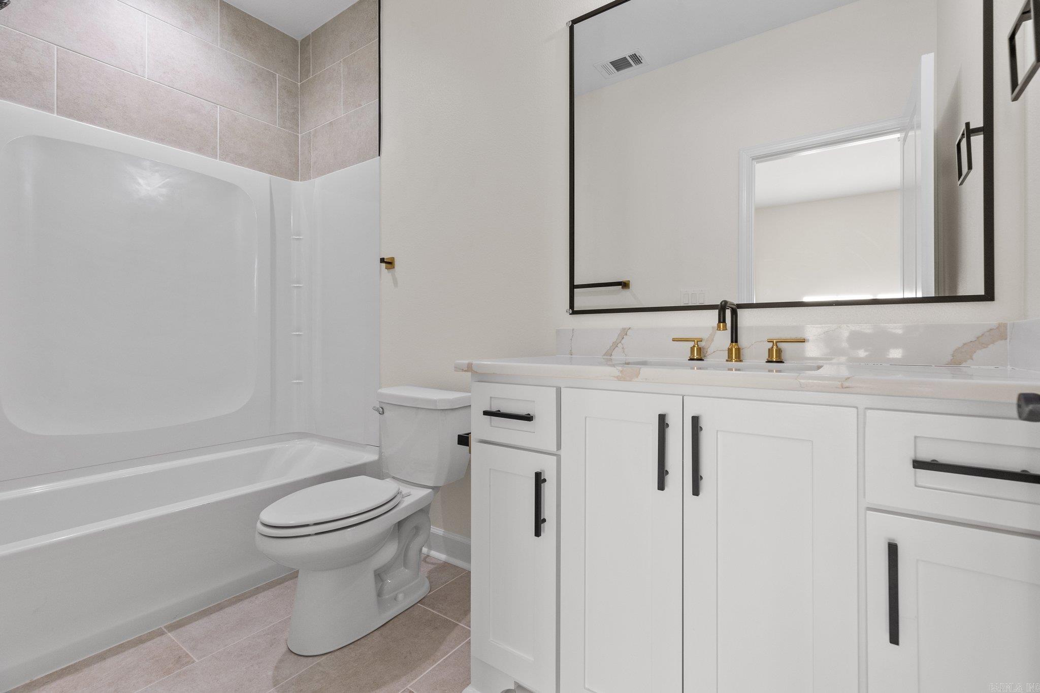 SIENNA LAKE - Residential