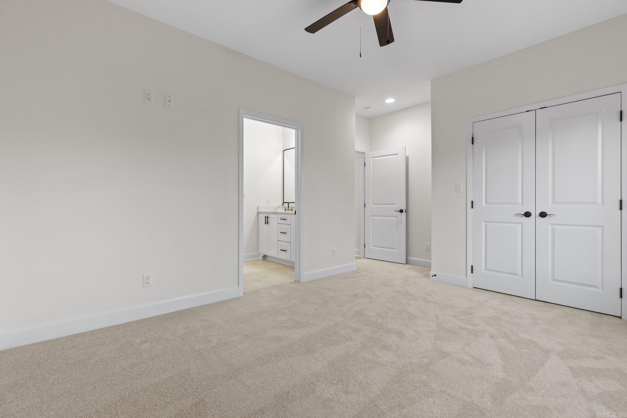 SIENNA LAKE - Residential