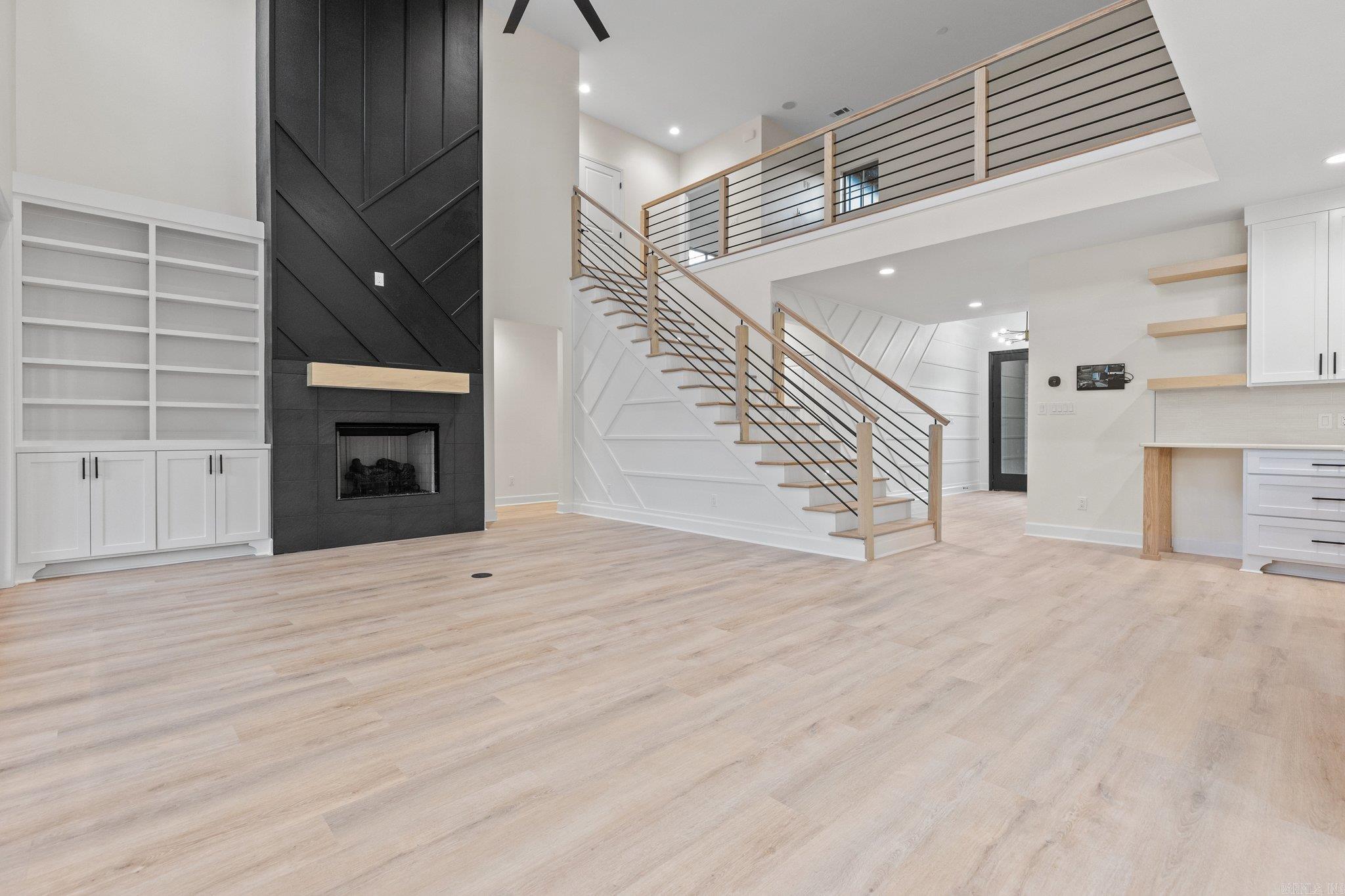 SIENNA LAKE - Residential