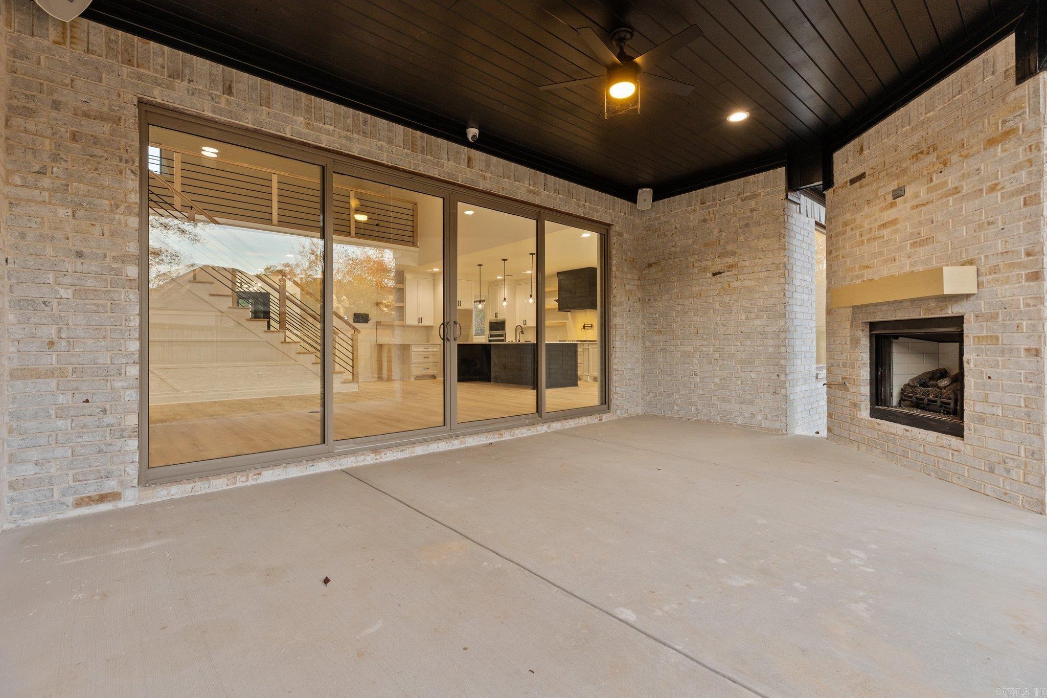 SIENNA LAKE - Residential