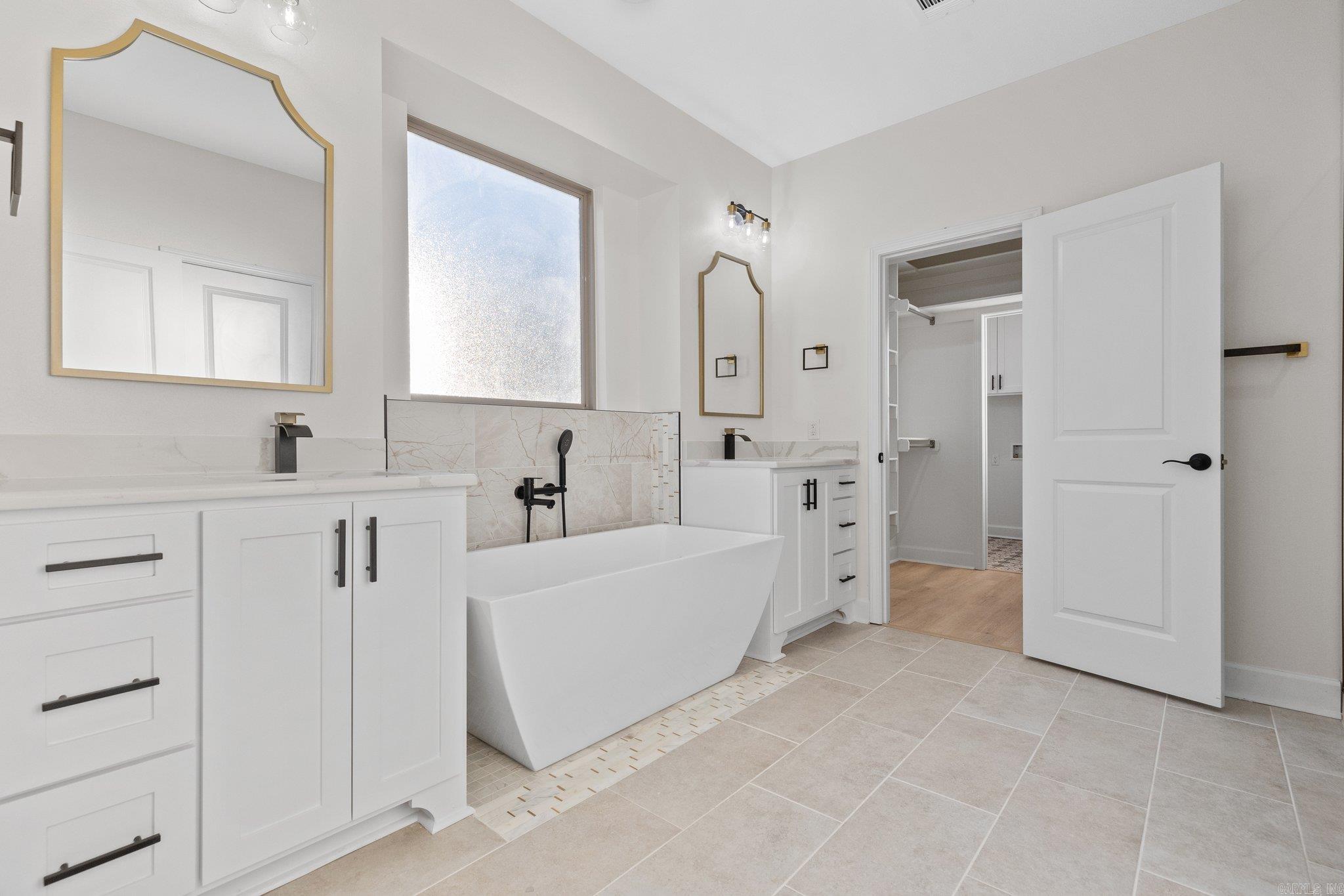 SIENNA LAKE - Residential