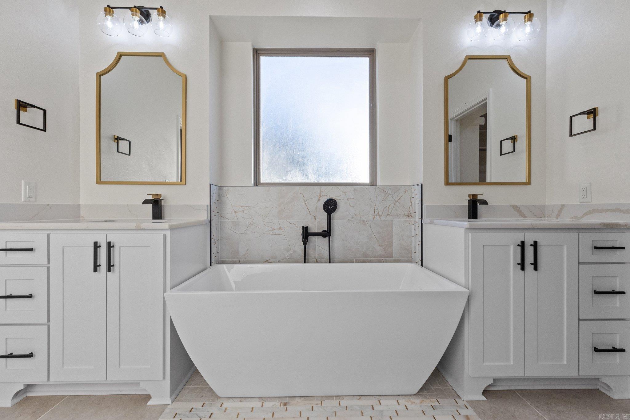 SIENNA LAKE - Residential