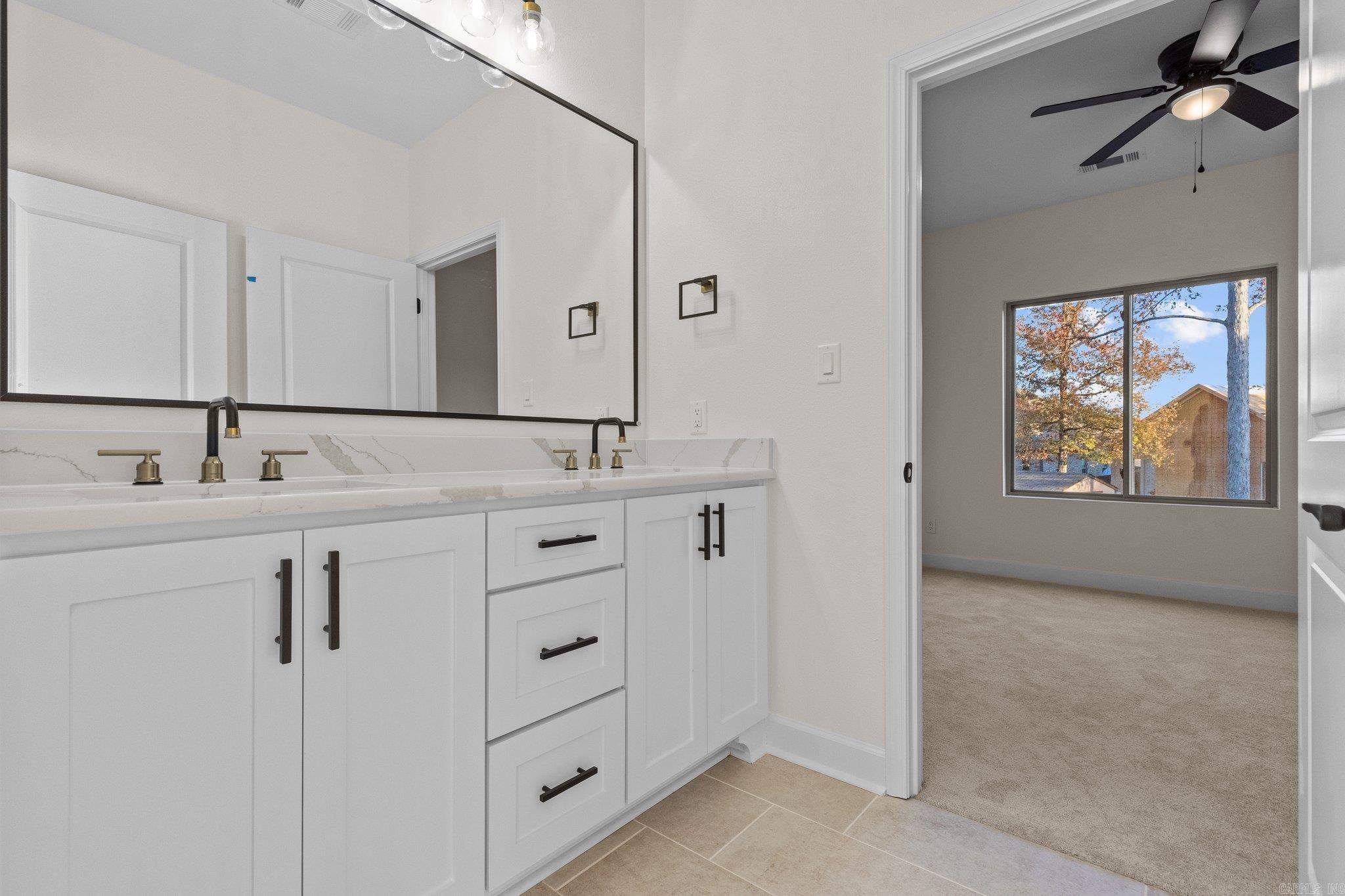 SIENNA LAKE - Residential