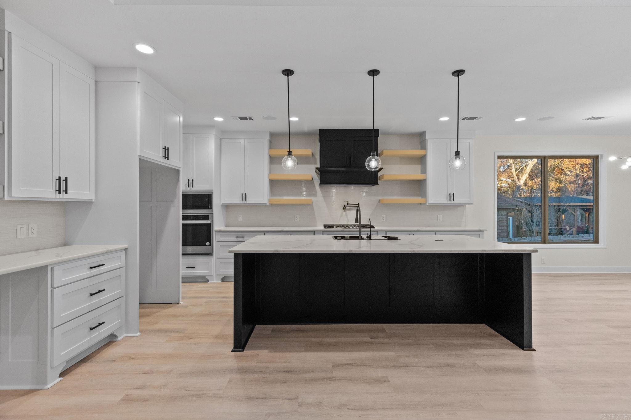 SIENNA LAKE - Residential