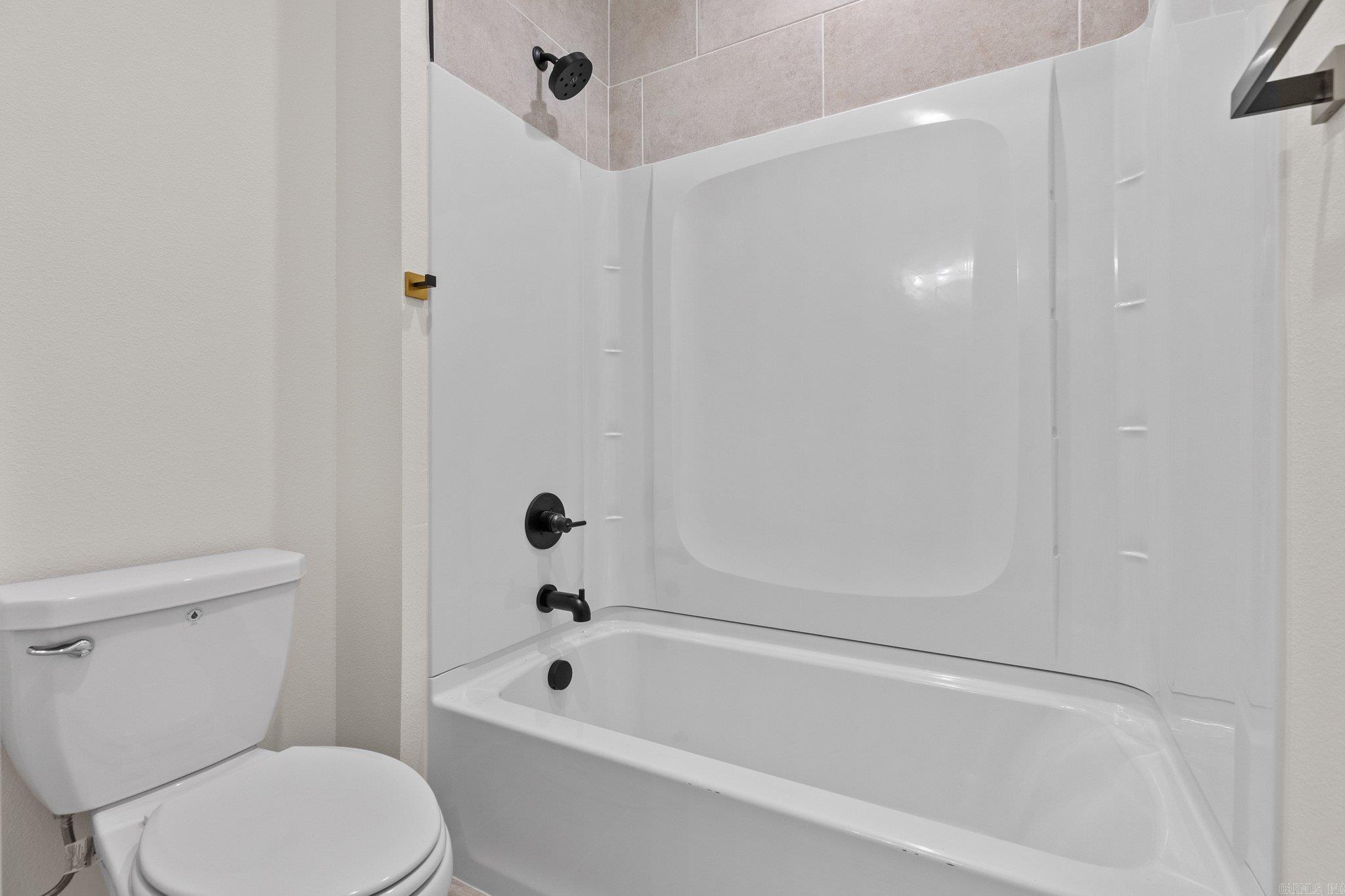 SIENNA LAKE - Residential