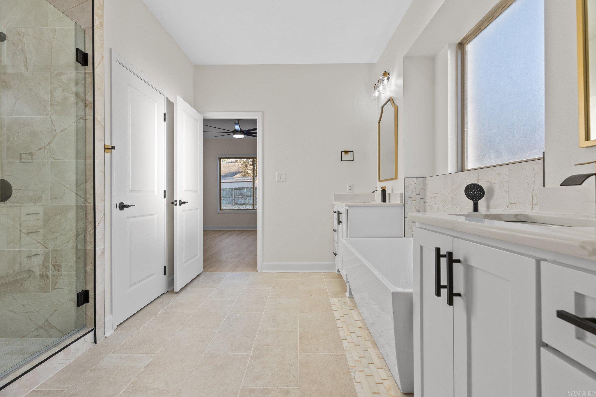 SIENNA LAKE - Residential