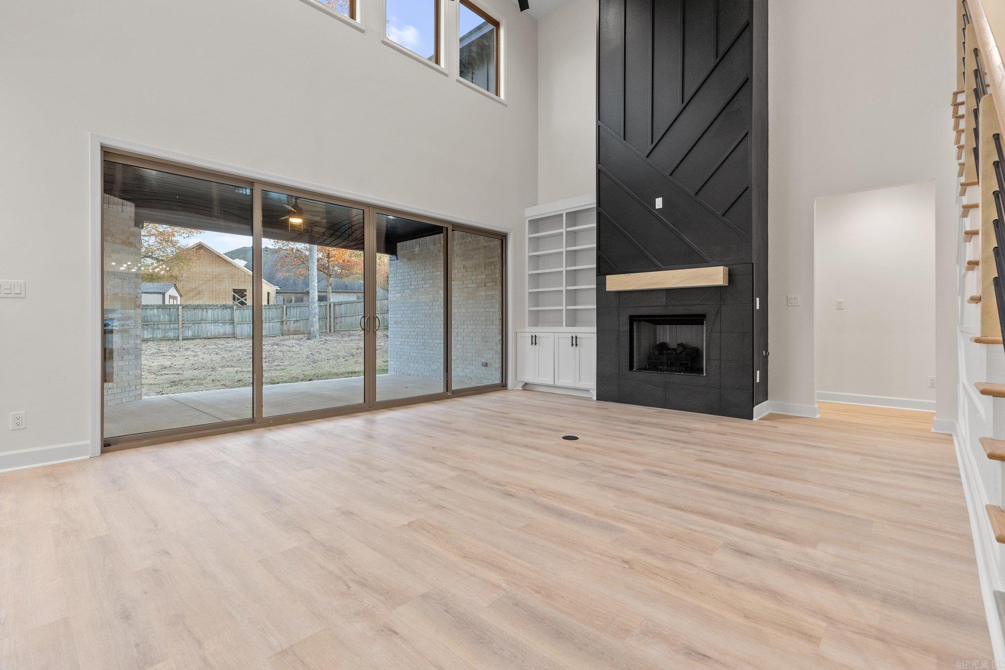 SIENNA LAKE - Residential