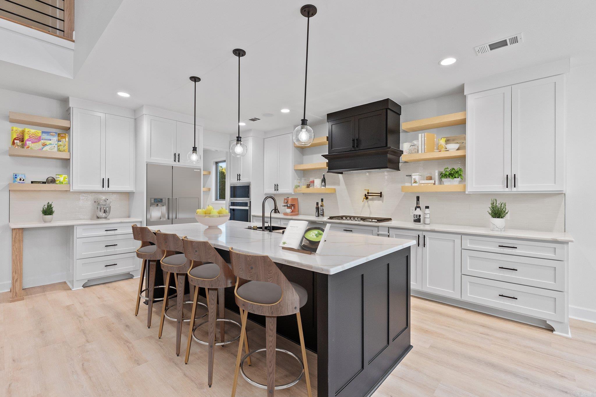 SIENNA LAKE - Residential