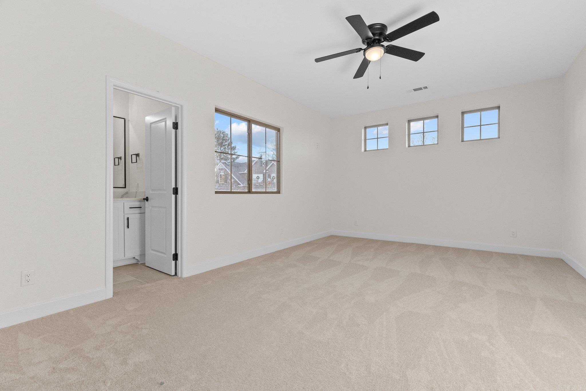 SIENNA LAKE - Residential