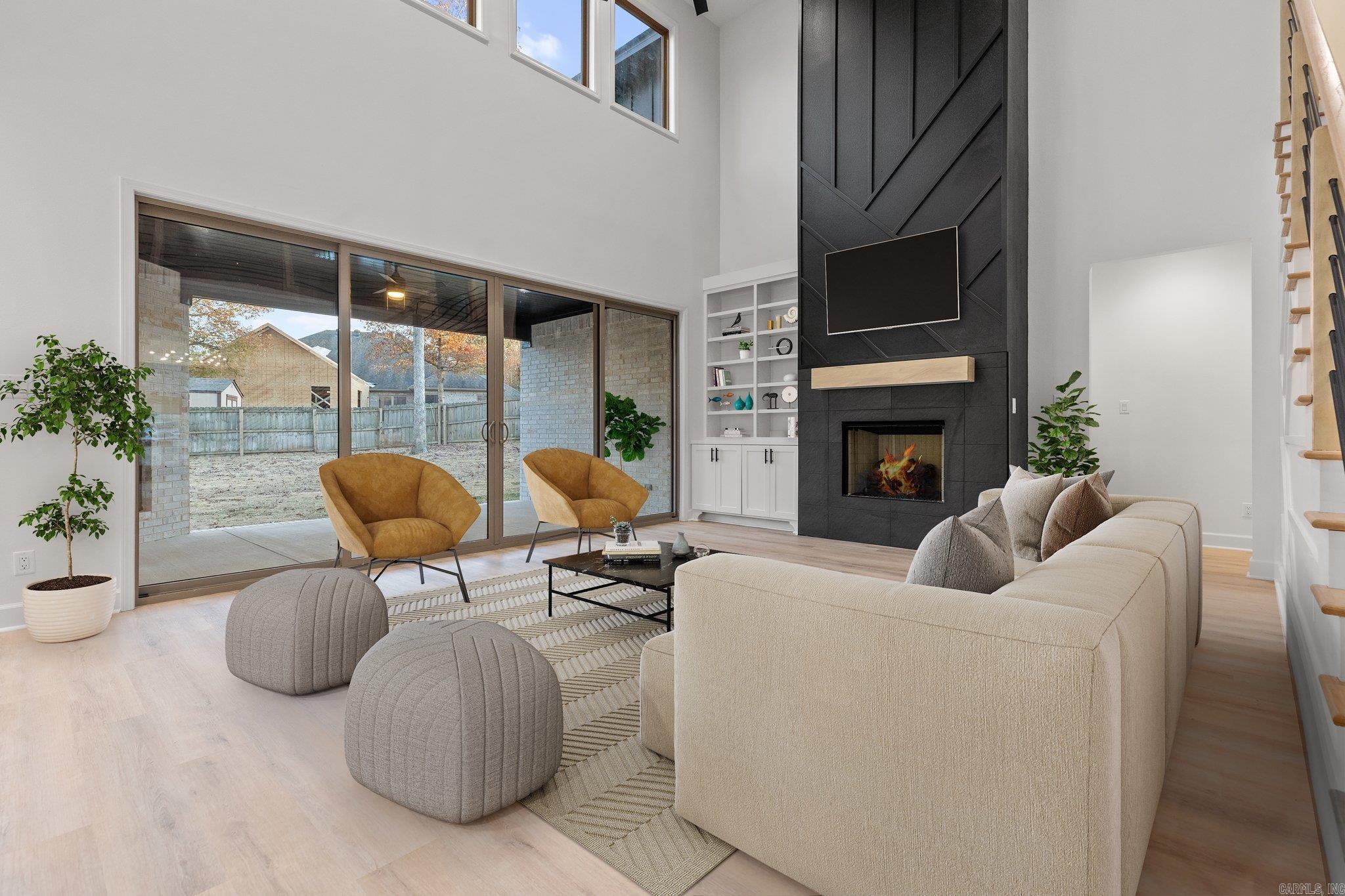 SIENNA LAKE - Residential