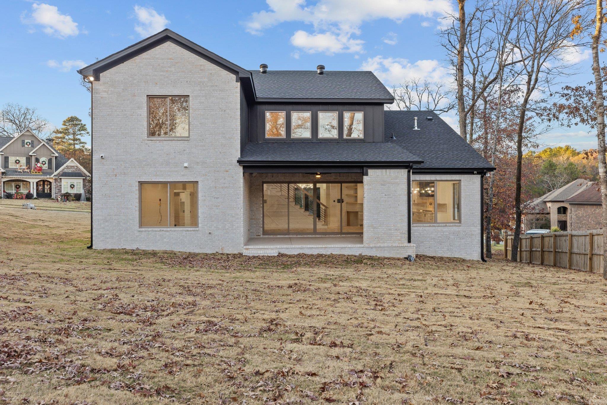 SIENNA LAKE - Residential