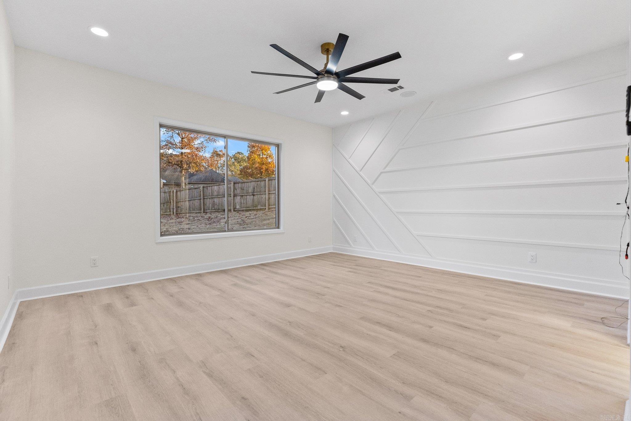 SIENNA LAKE - Residential