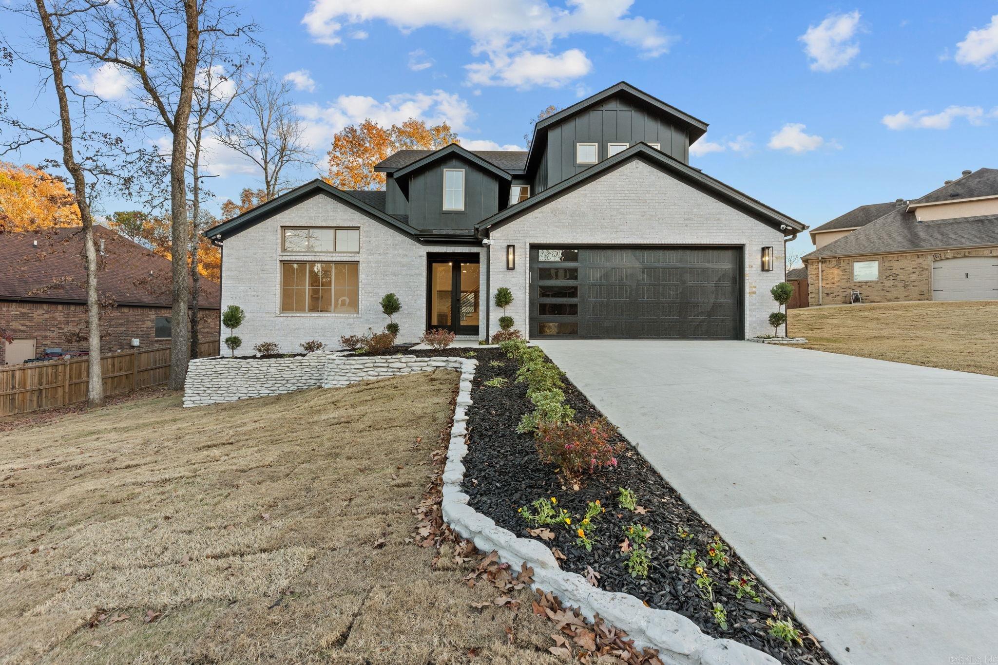 SIENNA LAKE - Residential