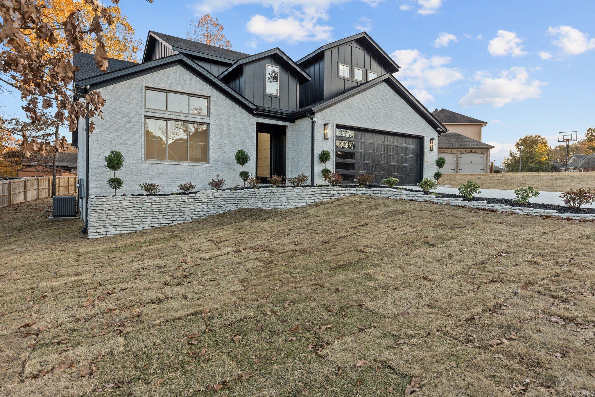 SIENNA LAKE - Residential