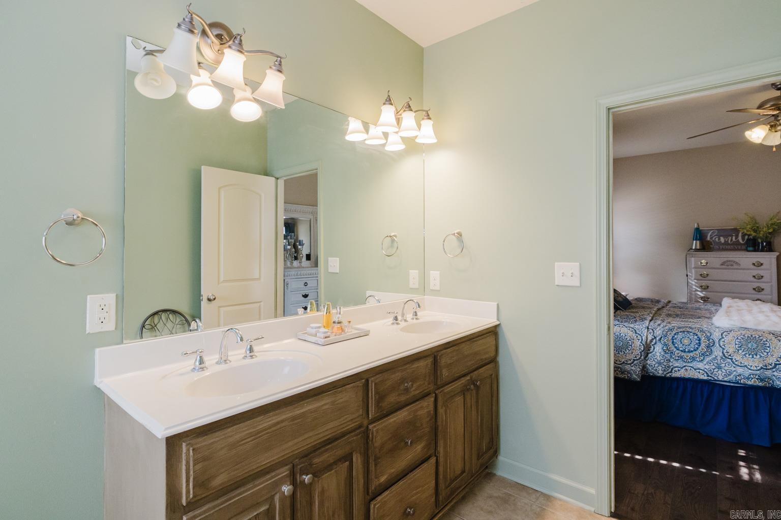 OAK GLENN - Residential