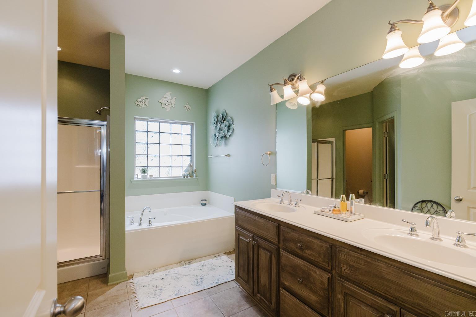 OAK GLENN - Residential