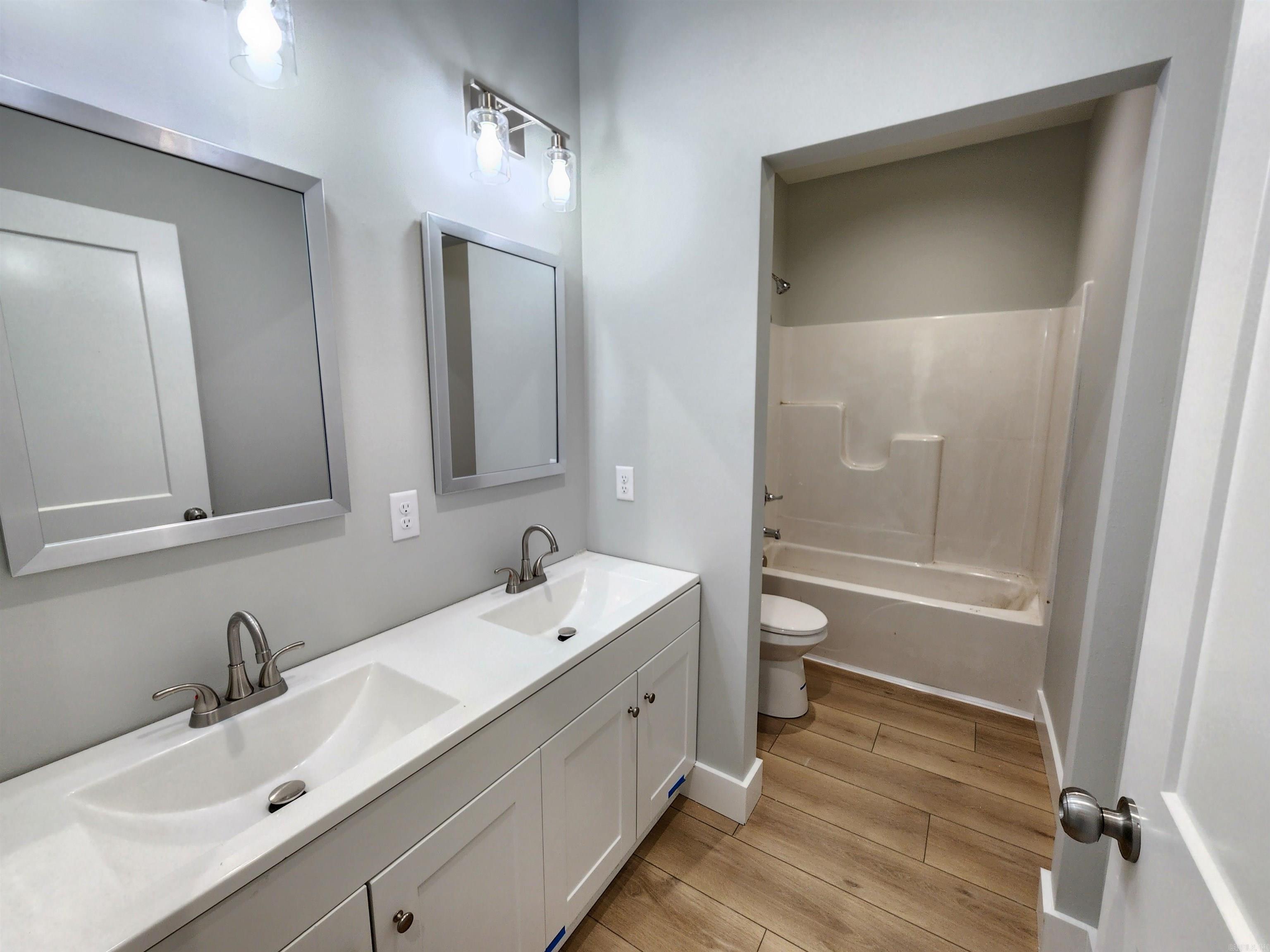 BAKER'S FIELD - Residential