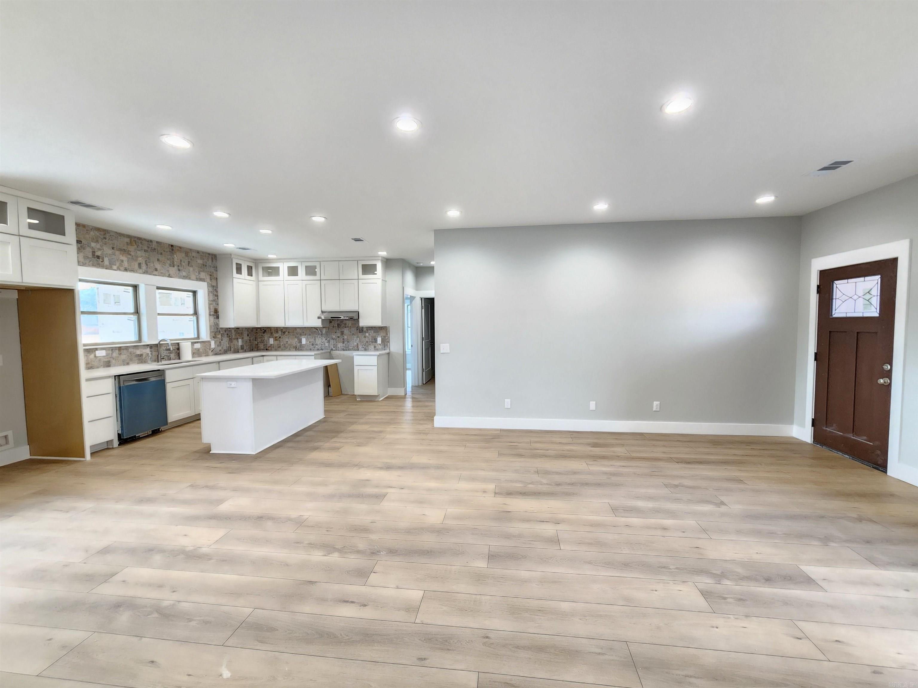 BAKER'S FIELD - Residential