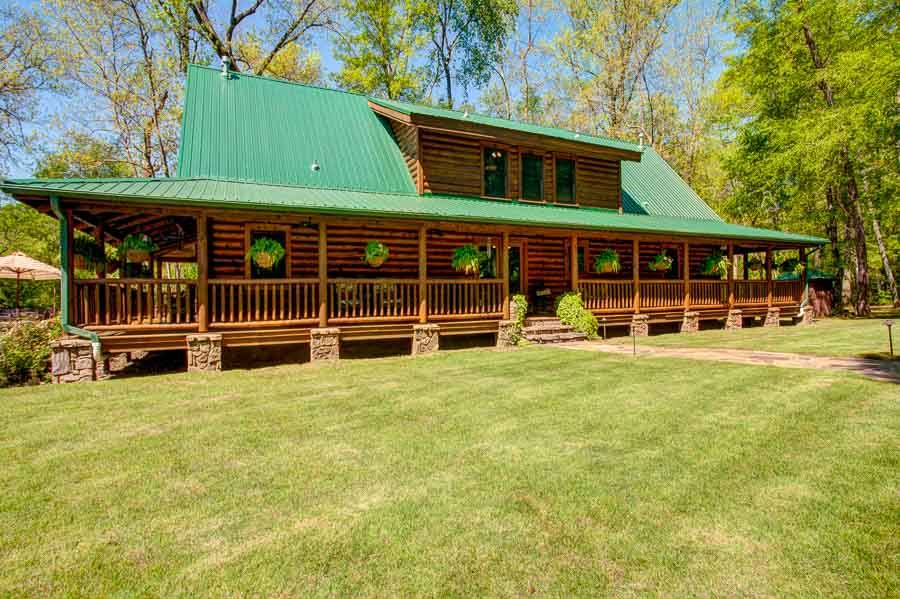 One of a kind,private 40 acre RIVERFRONT ESTATE adjoins AR Game & Fish. 150 yards from world famous trophy waters of COW SHOALS & only 10 minutes from Greers Ferry Lake. 4 Beds,4.5 Baths,3300 sf luxury Log Cabin,private dock,20x45 pool,hot tub,Chef's Kitchen & 6 fireplaces.Private bath & gas log fireplace in BRs. 1000 +sf Barn w/game room,1 Bed & 1.5 Baths. All furnishings remain except mounts & personal items. Fly Fisherman's & Hunter's Paradise. For additional info go to www.1499houston.com