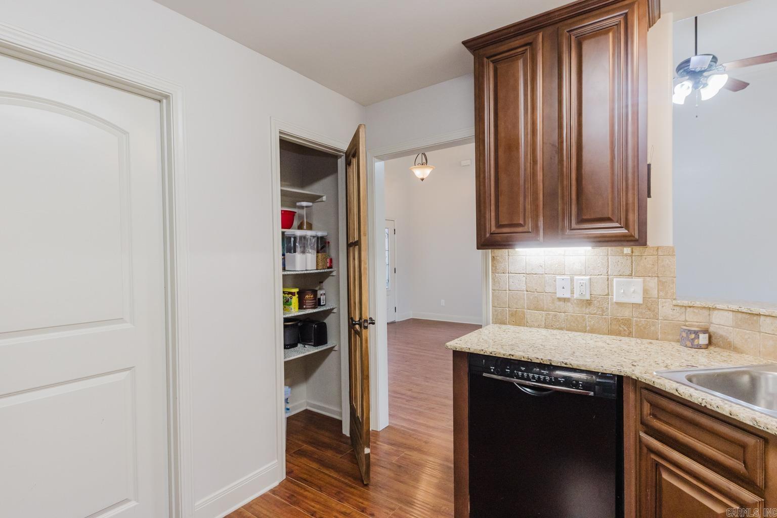 OAK GLENN - Residential