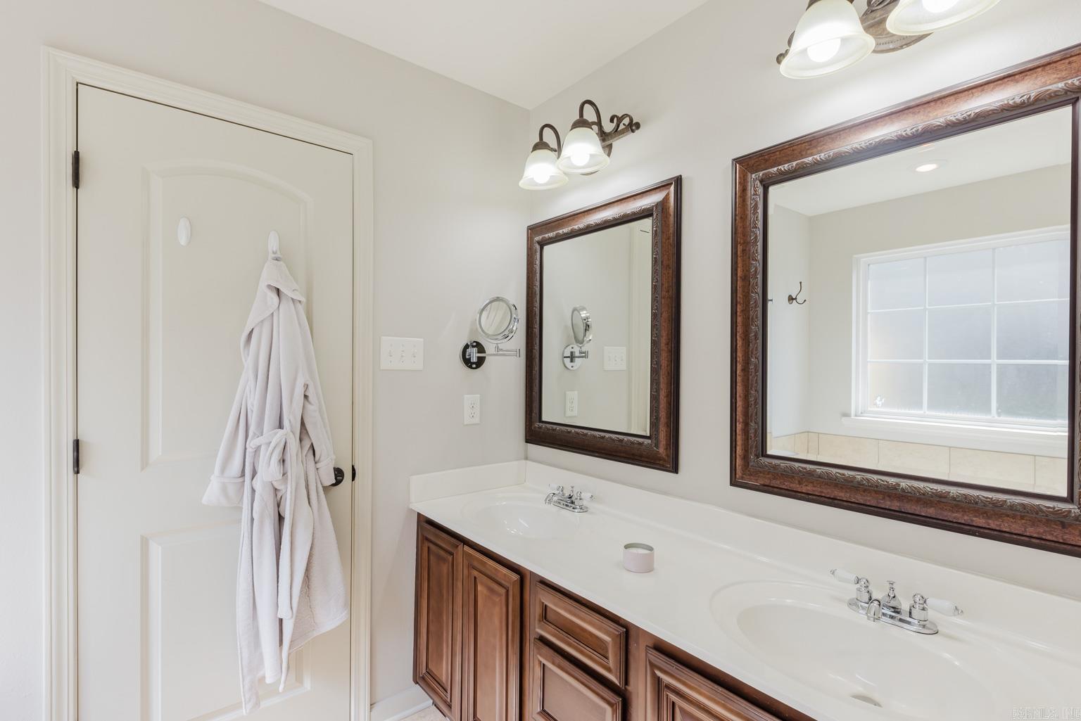 OAK GLENN - Residential