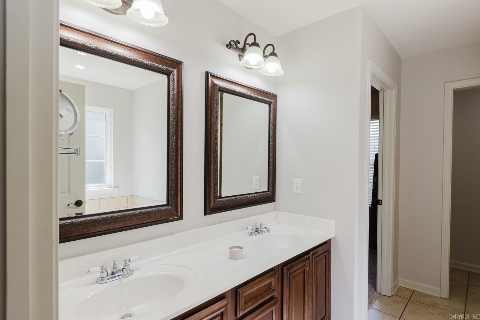 OAK GLENN - Residential