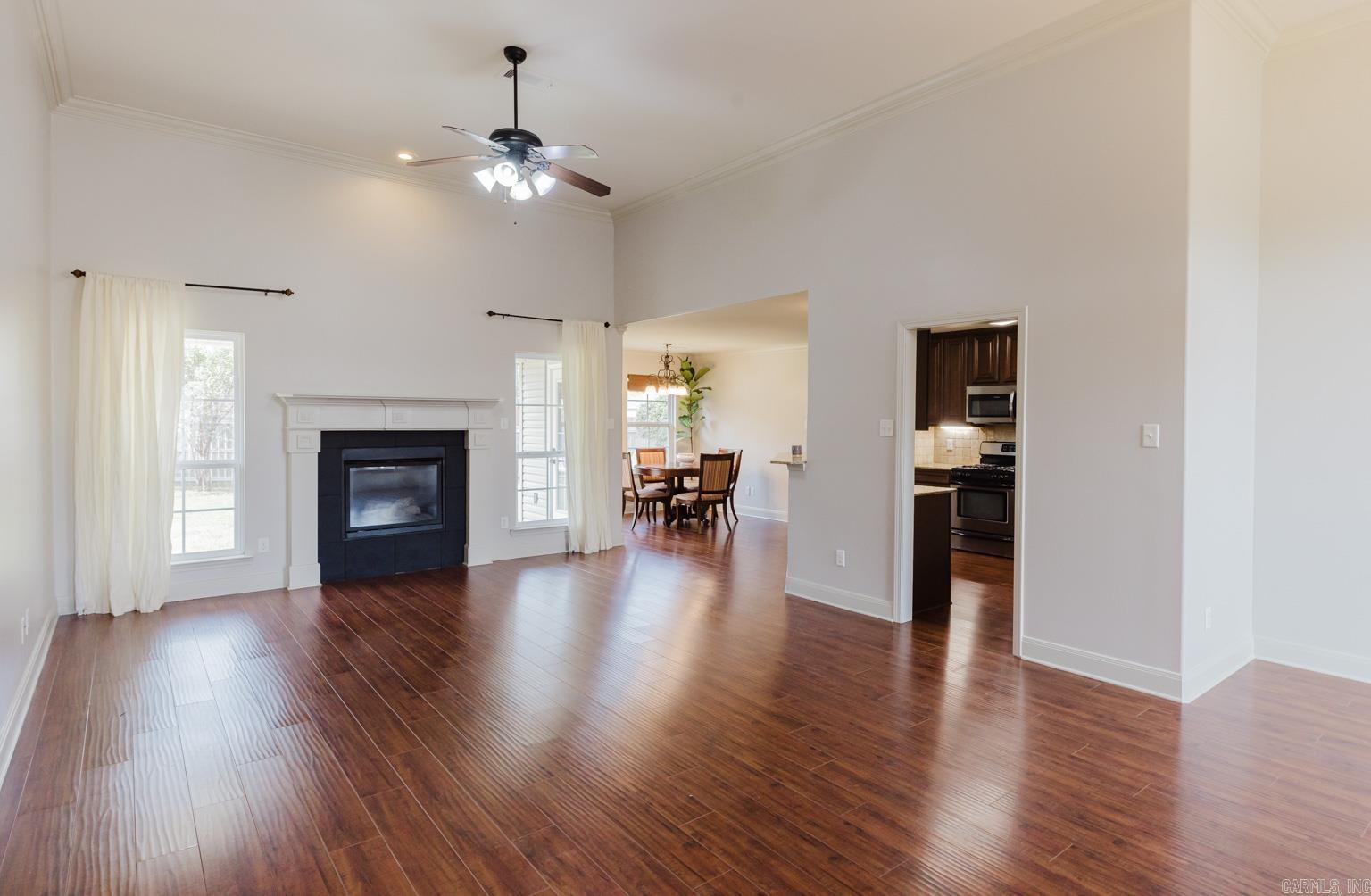 OAK GLENN - Residential