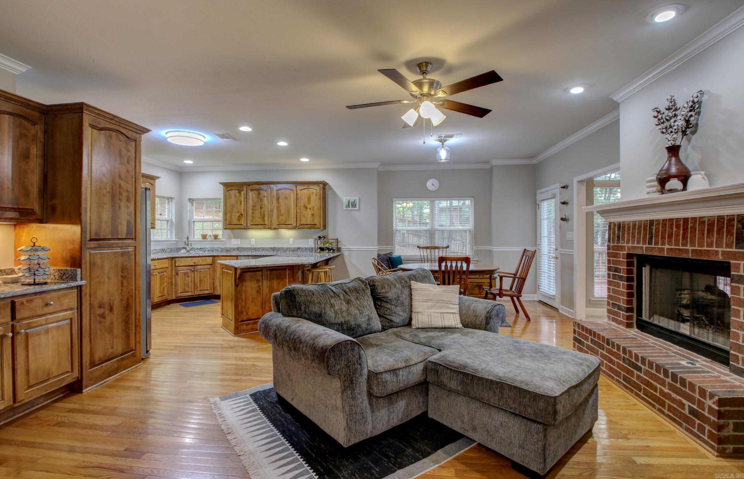 PALISADES HEIGHTS - Residential