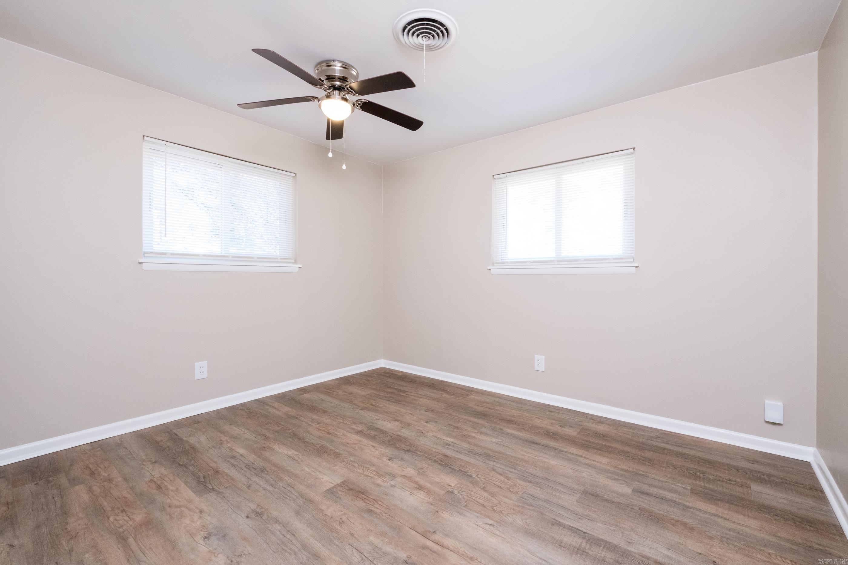 BEAUTIFUL LAKEVIEW - Residential