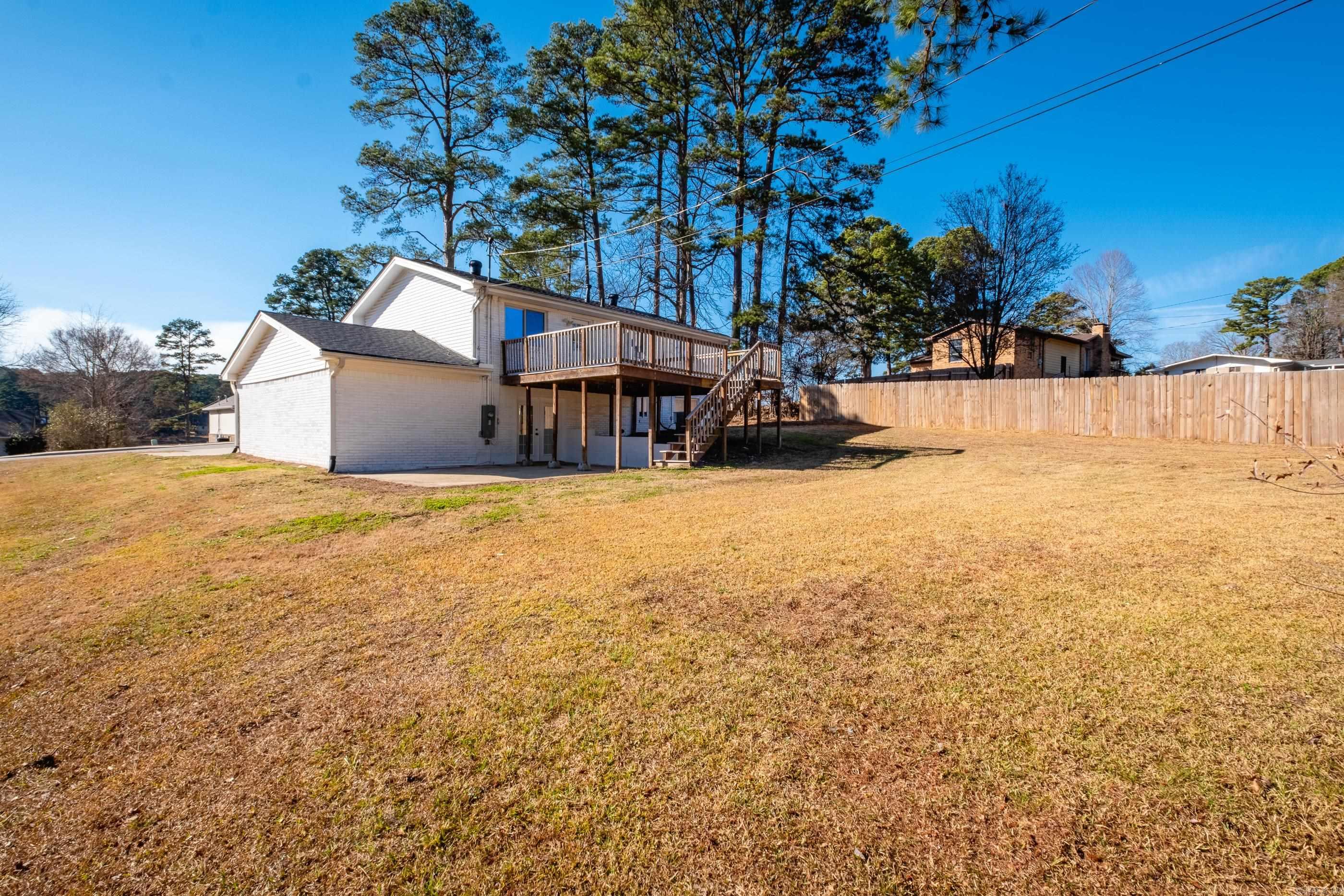 BEAUTIFUL LAKEVIEW - Residential