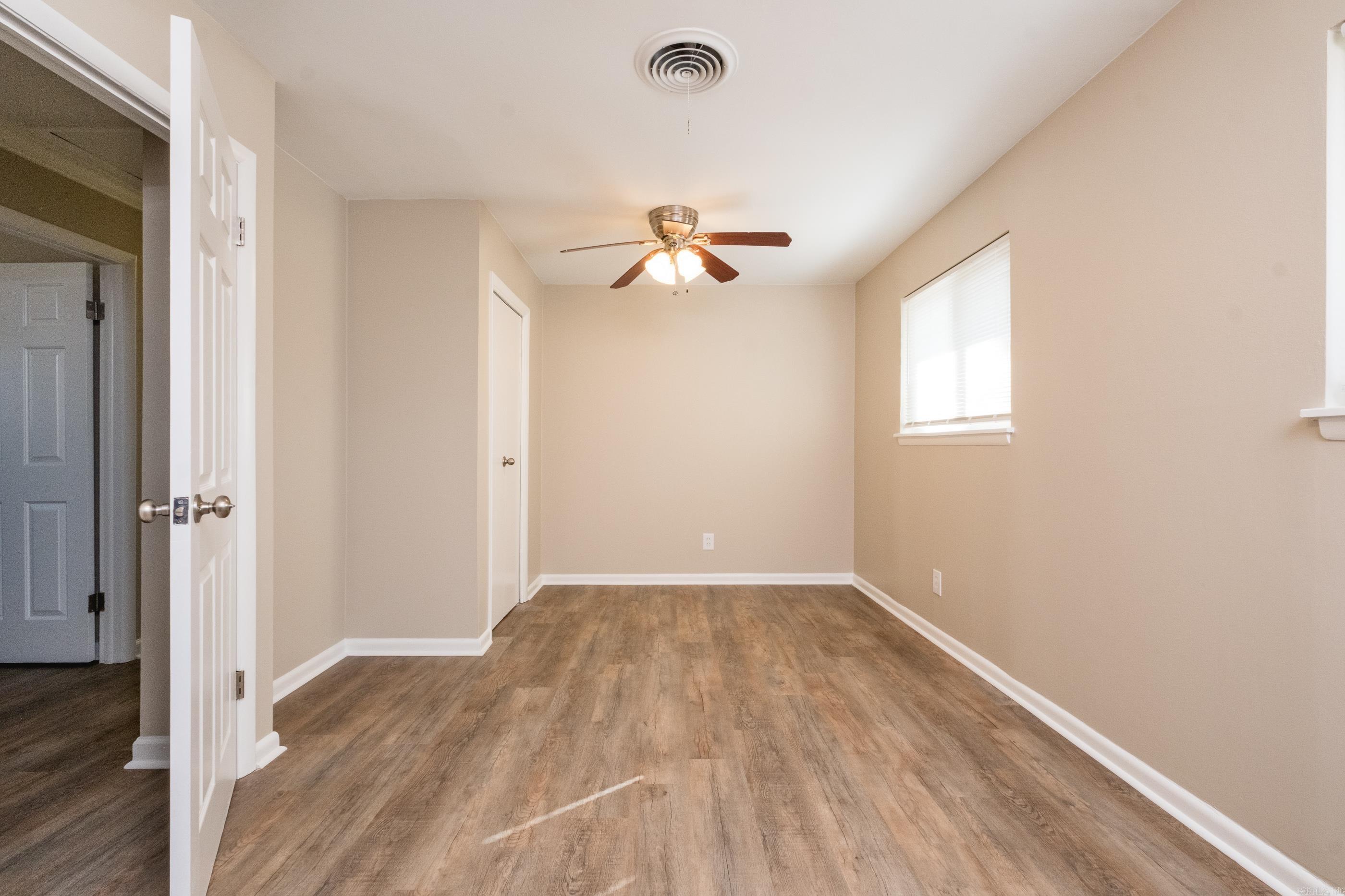 BEAUTIFUL LAKEVIEW - Residential