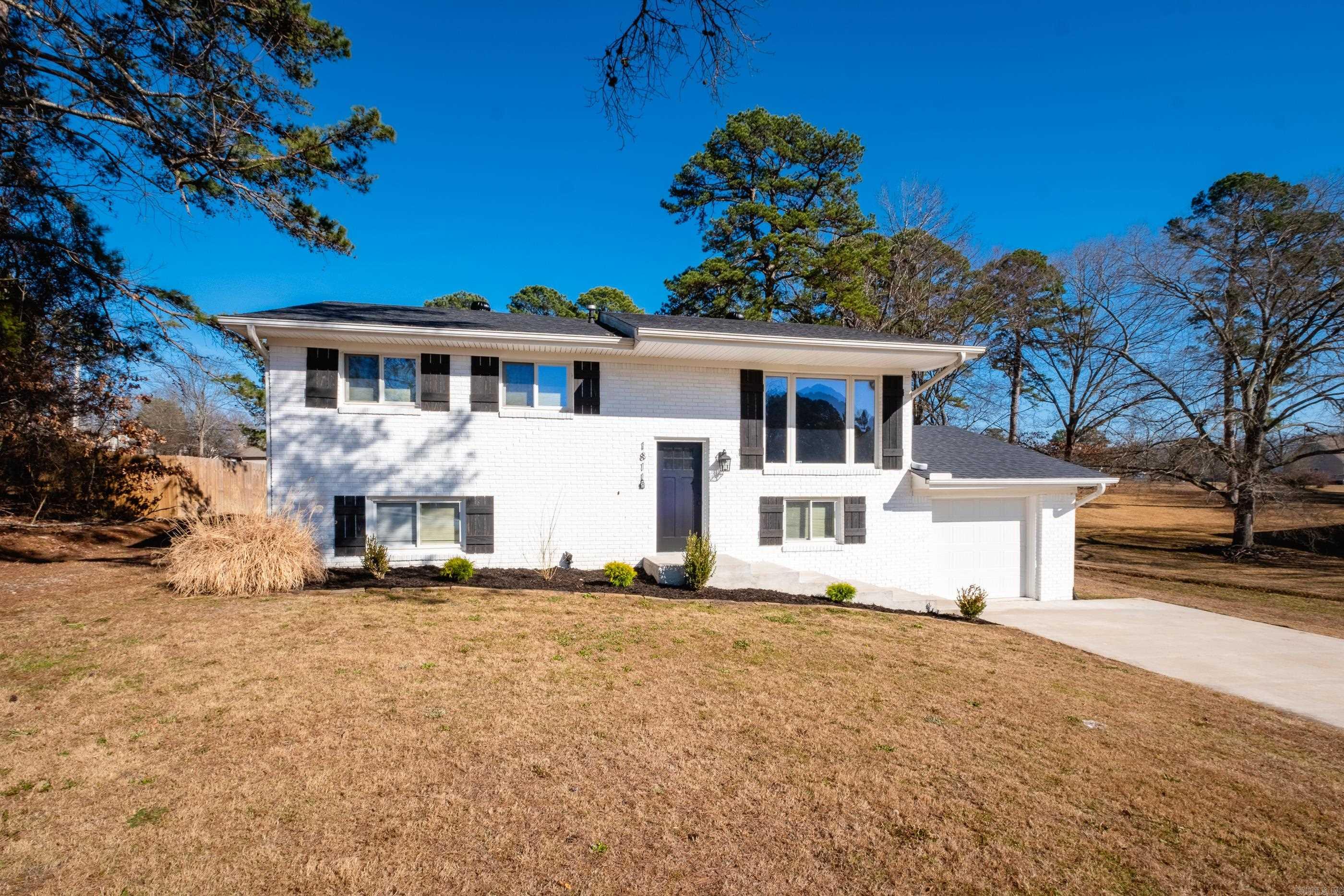 BEAUTIFUL LAKEVIEW - Residential