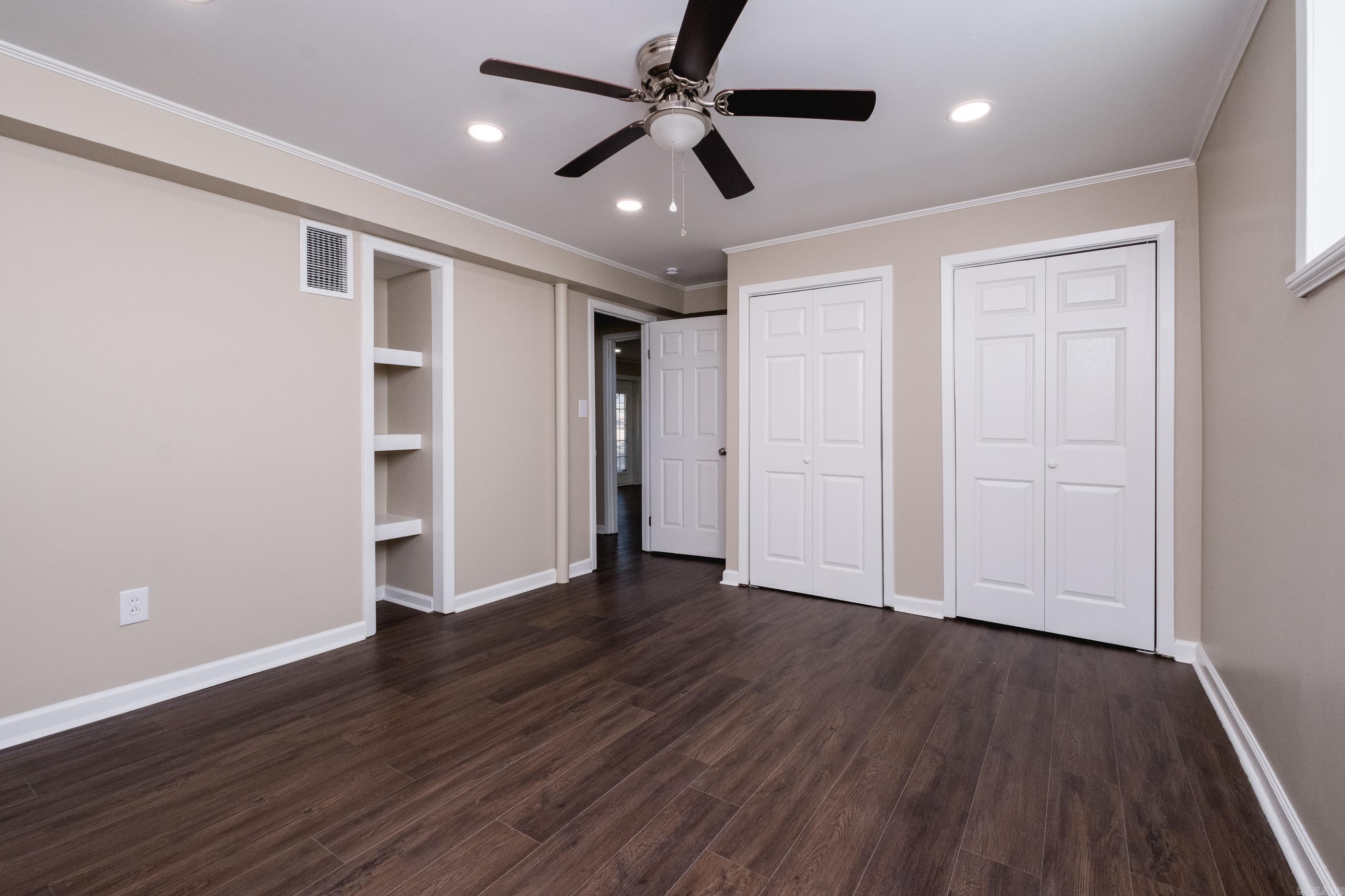 BEAUTIFUL LAKEVIEW - Residential