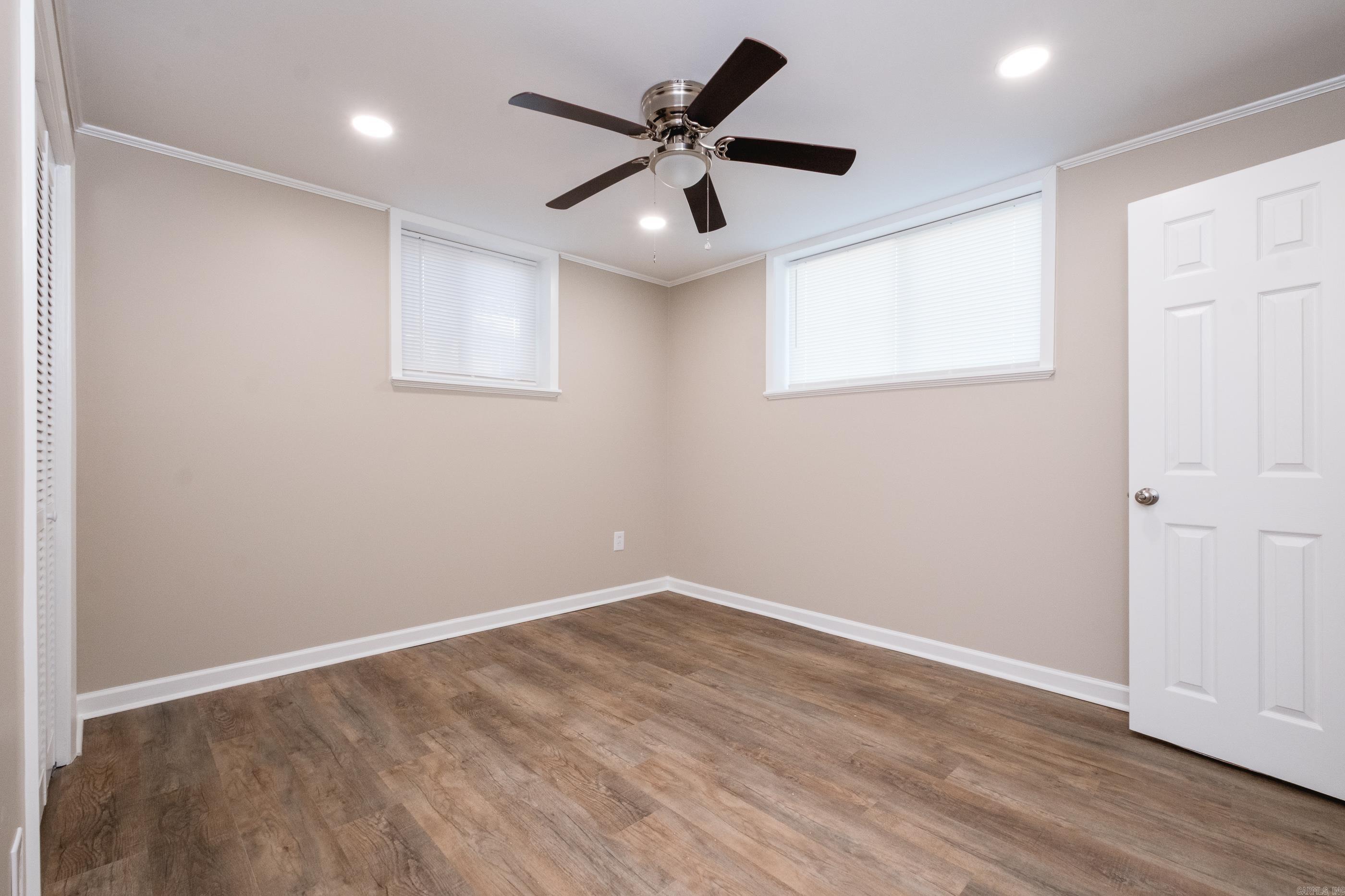 BEAUTIFUL LAKEVIEW - Residential