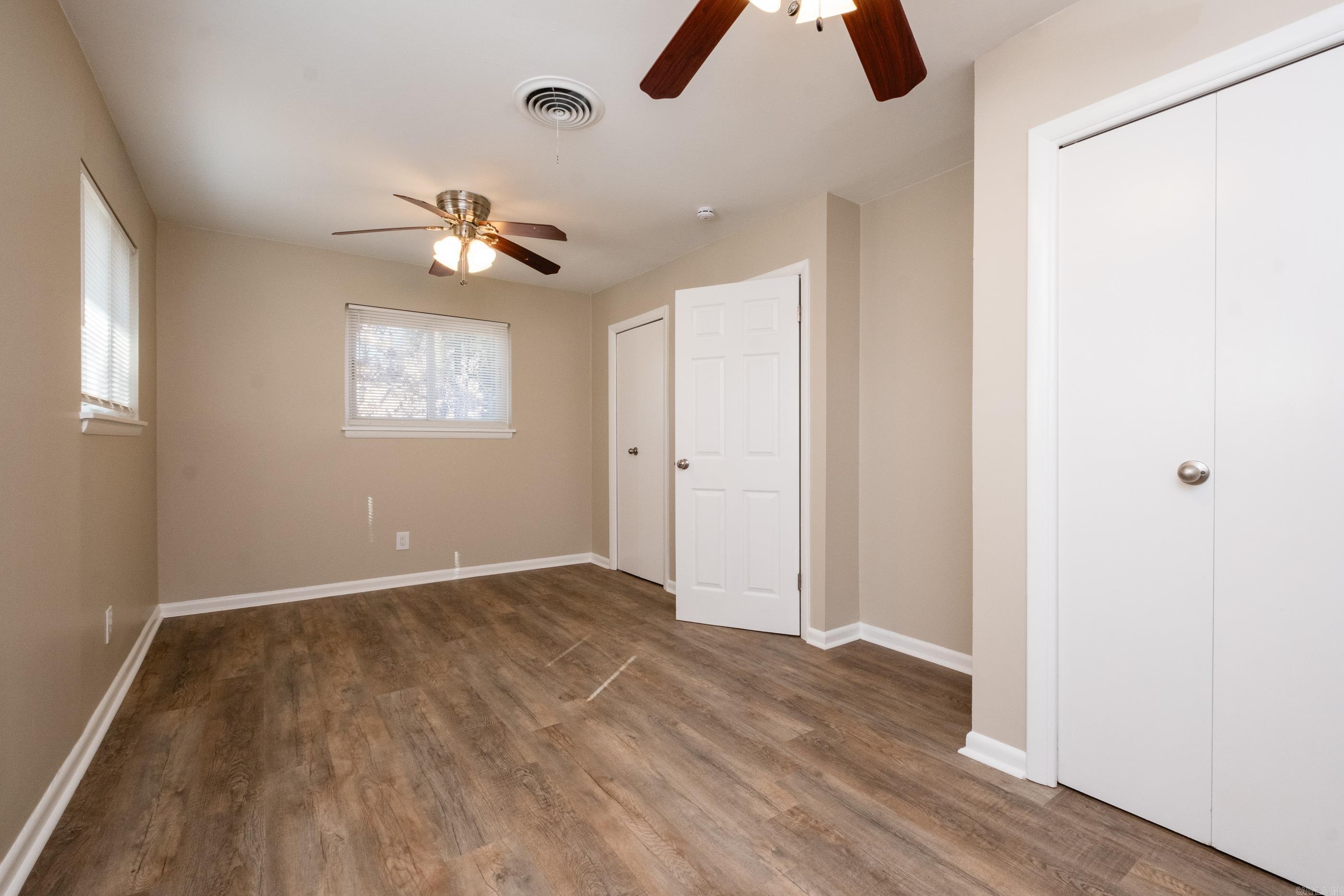 BEAUTIFUL LAKEVIEW - Residential