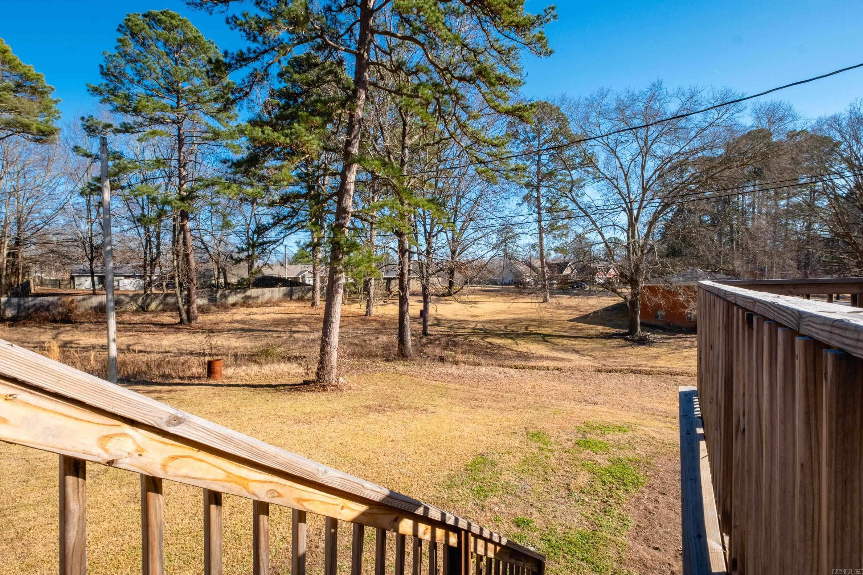 BEAUTIFUL LAKEVIEW - Residential